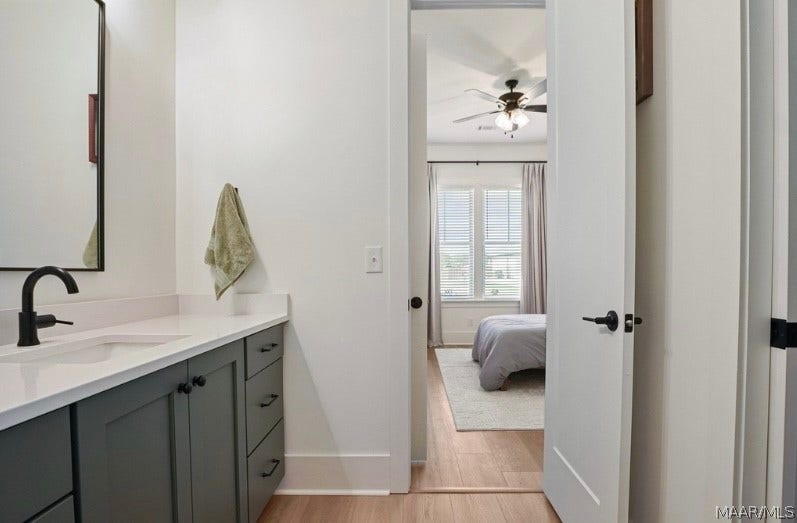 581 King's Meadow Street, Pike Road, AL 36064 Jack & Jill bath between the front 2 bedrooms