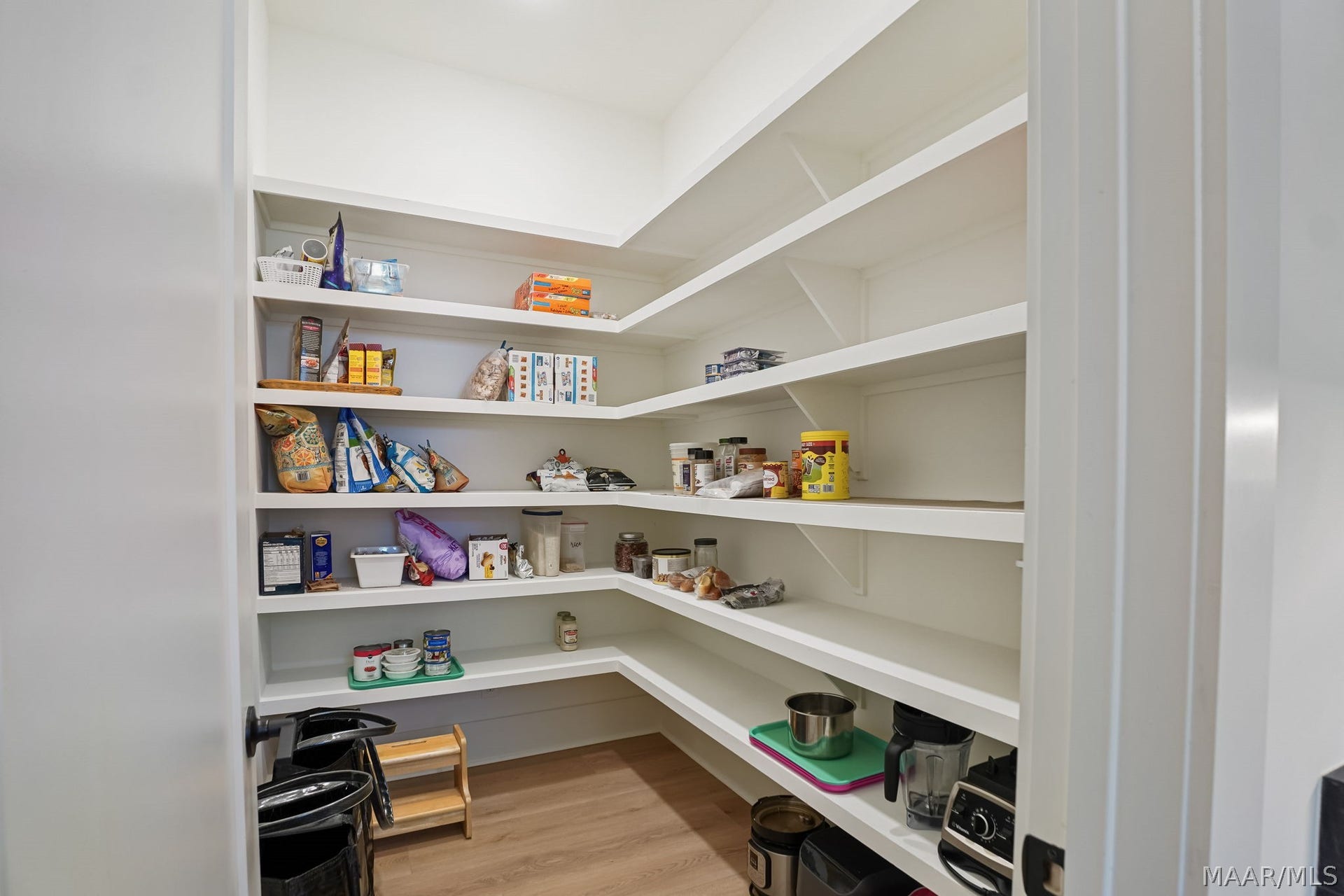 581 King's Meadow Street, Pike Road, AL 36064 The large walk-in pantry is off the butlers pantry