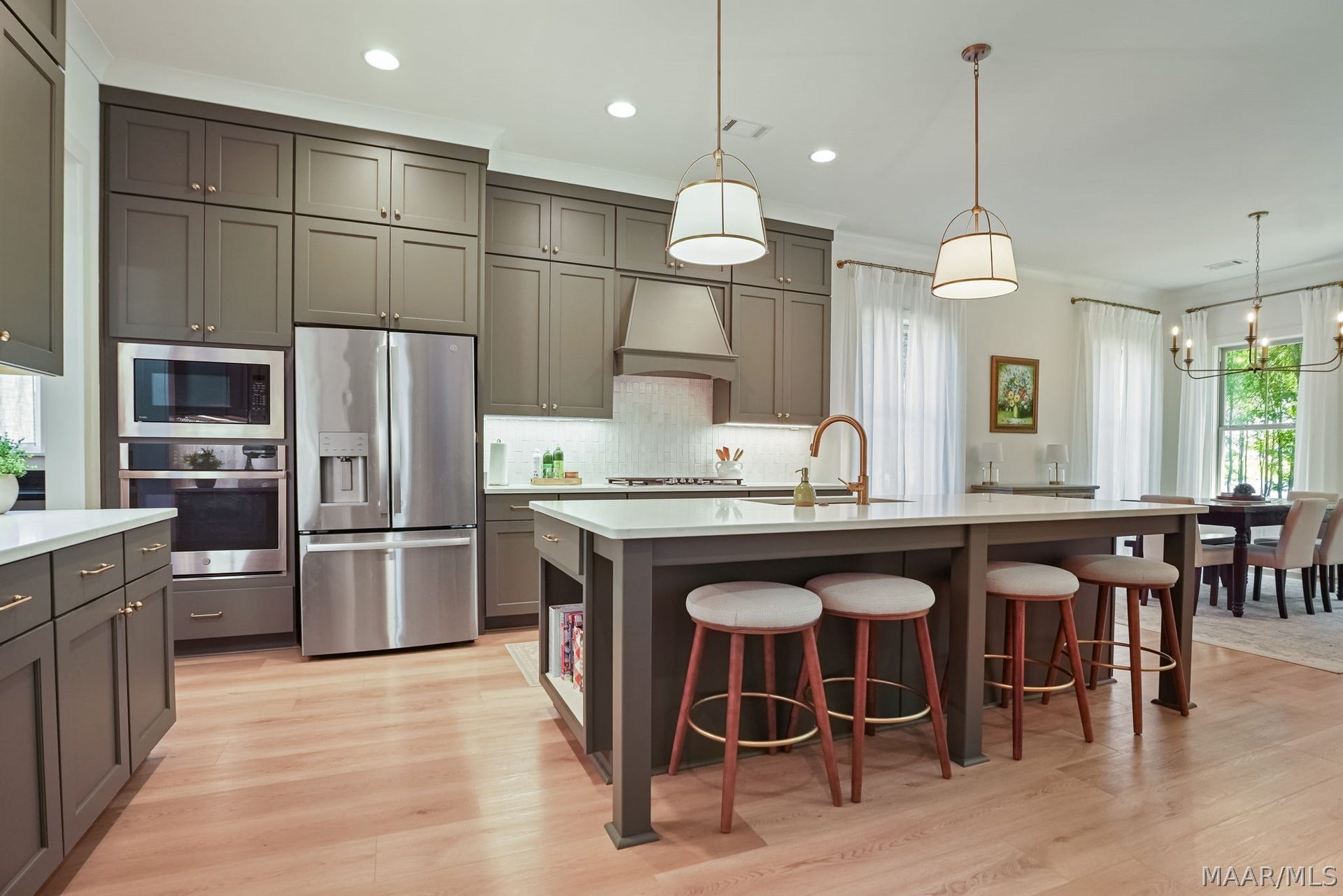 581 King's Meadow Street, Pike Road, AL 36064 Lots of cabinet and counter space!
