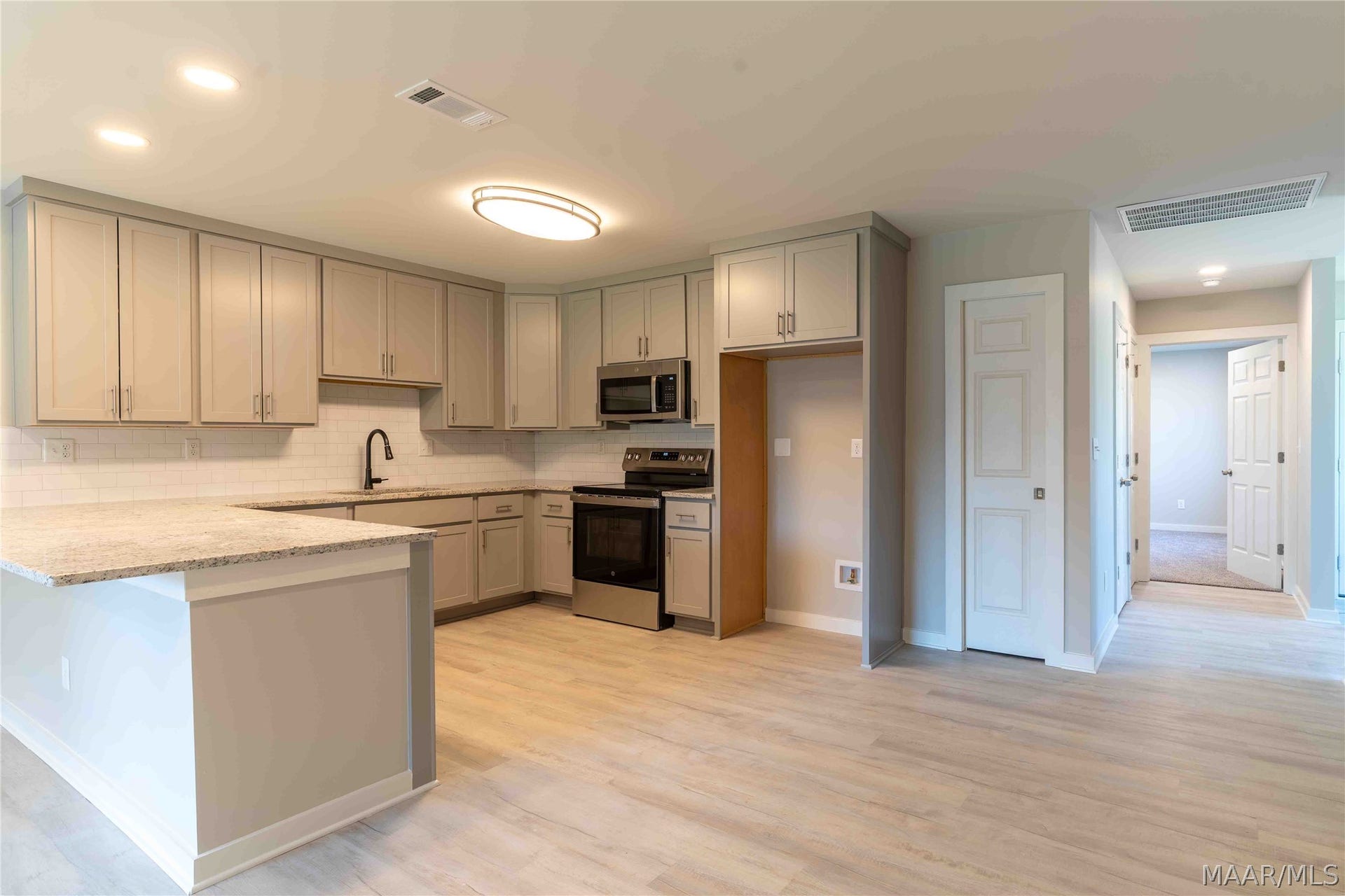 6101 Burbank Crossing Loop, Montgomery, AL 36117 6101 Burbank Crossing Loop, Montgomery, AL 36117