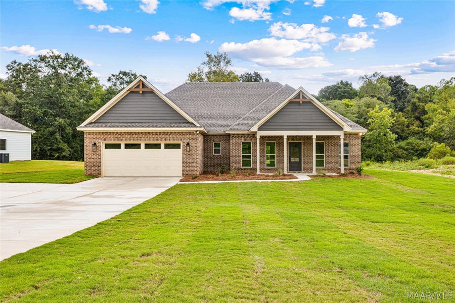 Property photo for 292 Madix Drive, Eclectic, AL