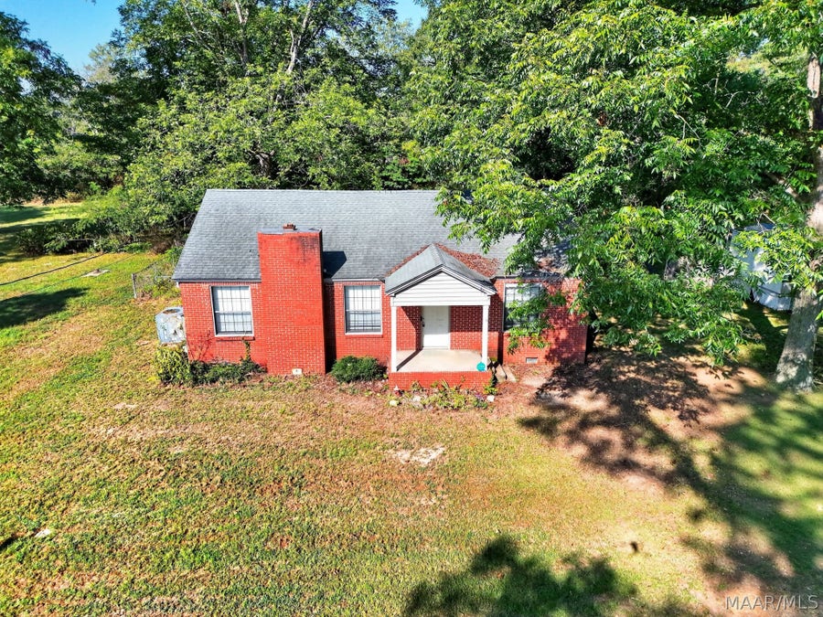 Property photo for 41 Crenshaw Street, Elmore, AL