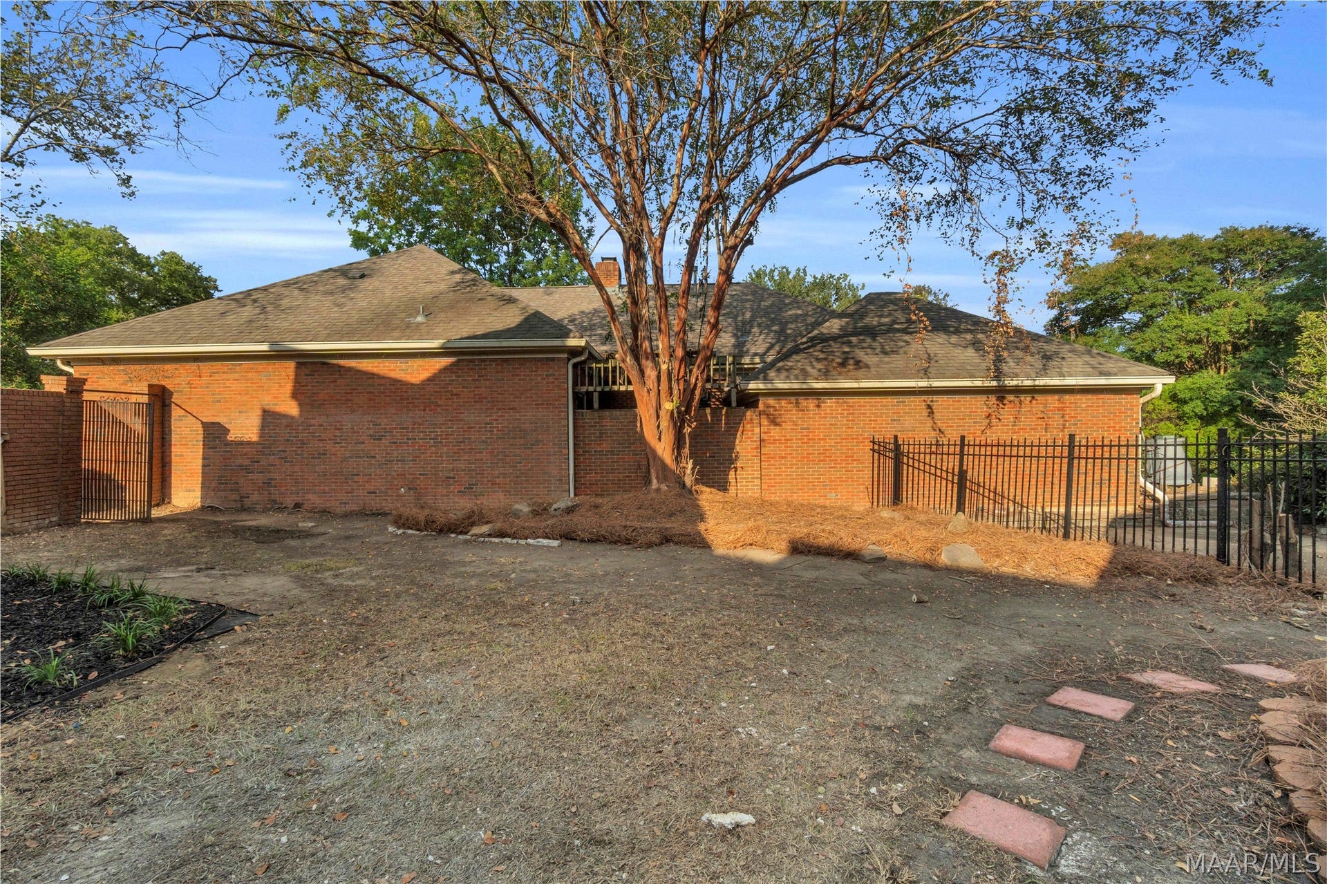 1525 Charleton Drive, Montgomery, AL 36106 1525 Charleton Drive, Montgomery, AL 36106