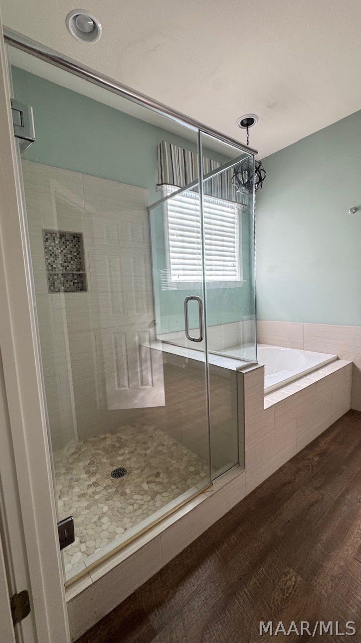 9255 WHISPINE Court, Montgomery, AL 36117 Master bath