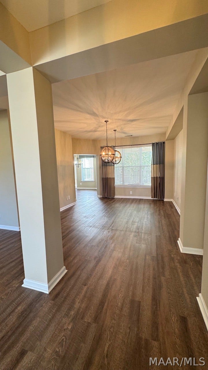 9255 WHISPINE Court, Montgomery, AL 36117 Living room