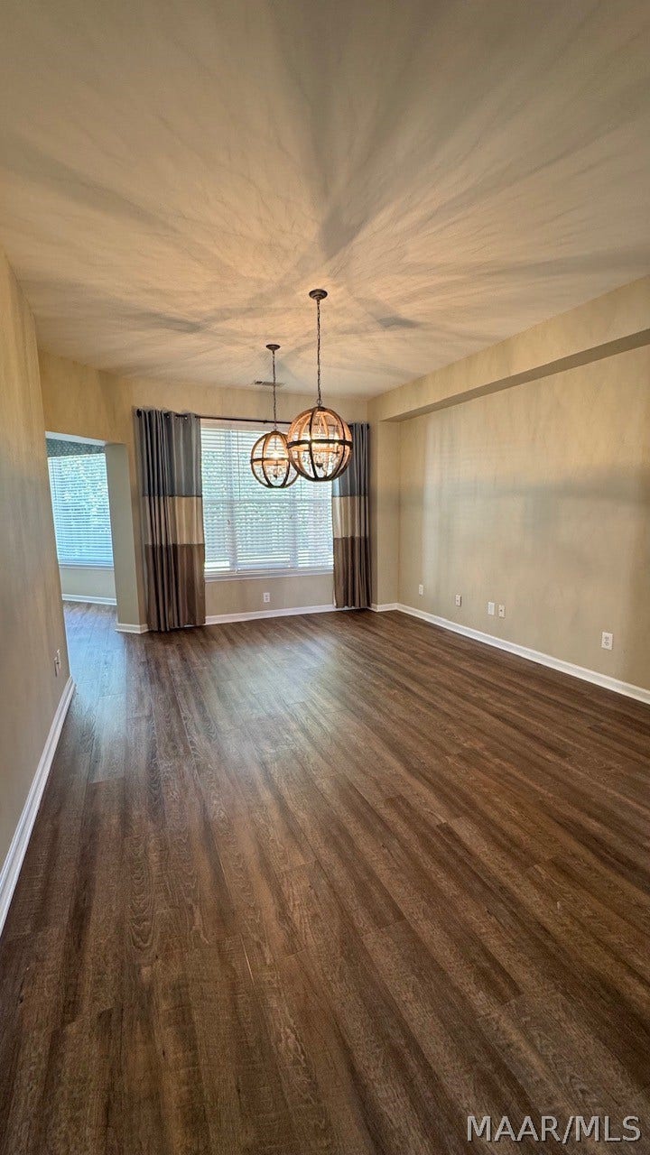 9255 WHISPINE Court, Montgomery, AL 36117 Living room