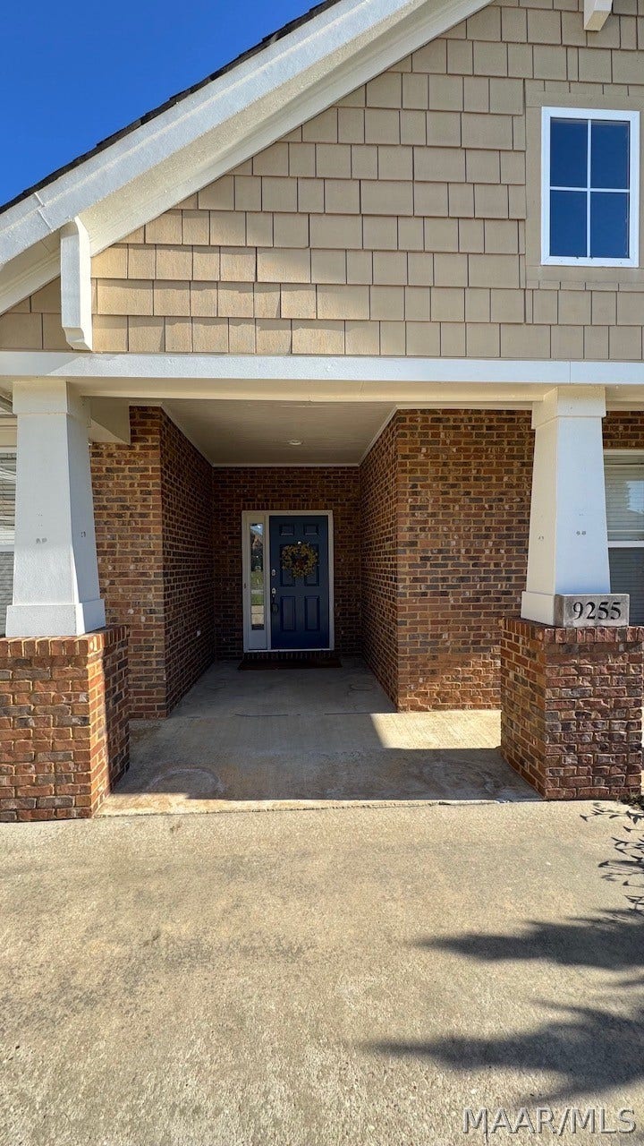 9255 WHISPINE Court, Montgomery, AL 36117 Entry