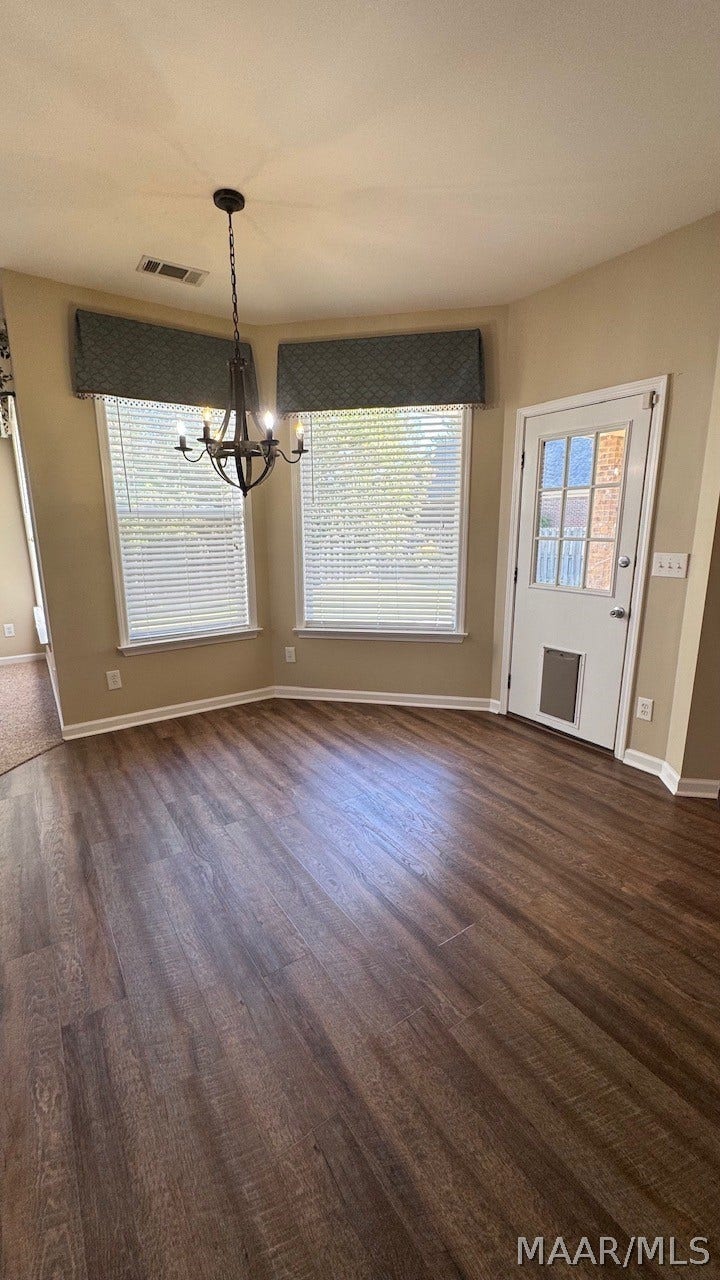 9255 WHISPINE Court, Montgomery, AL 36117 Eat in kitchen area