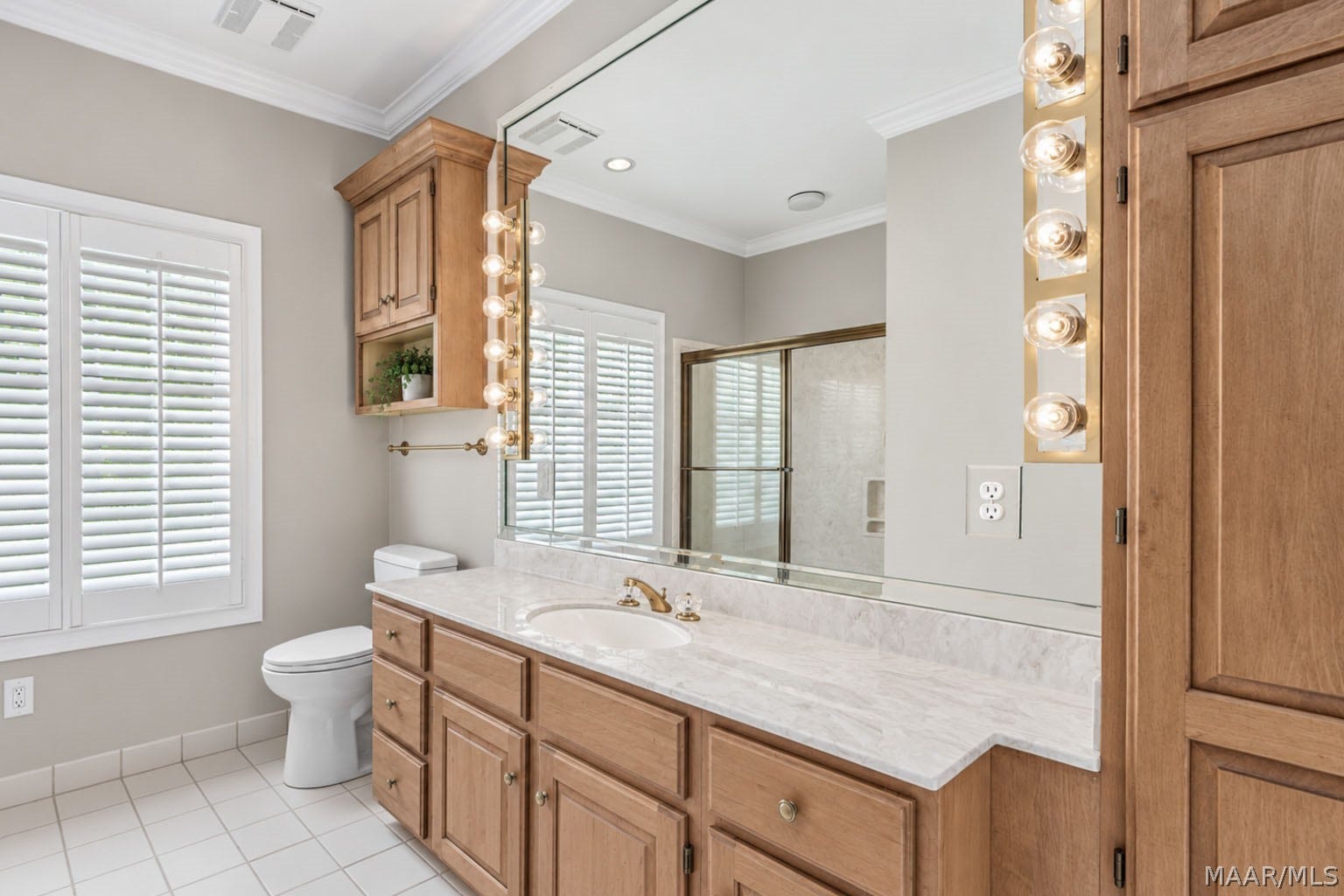 5660 Woodside Circle, Montgomery, AL 36117 UPSTAIRS BATHROOM