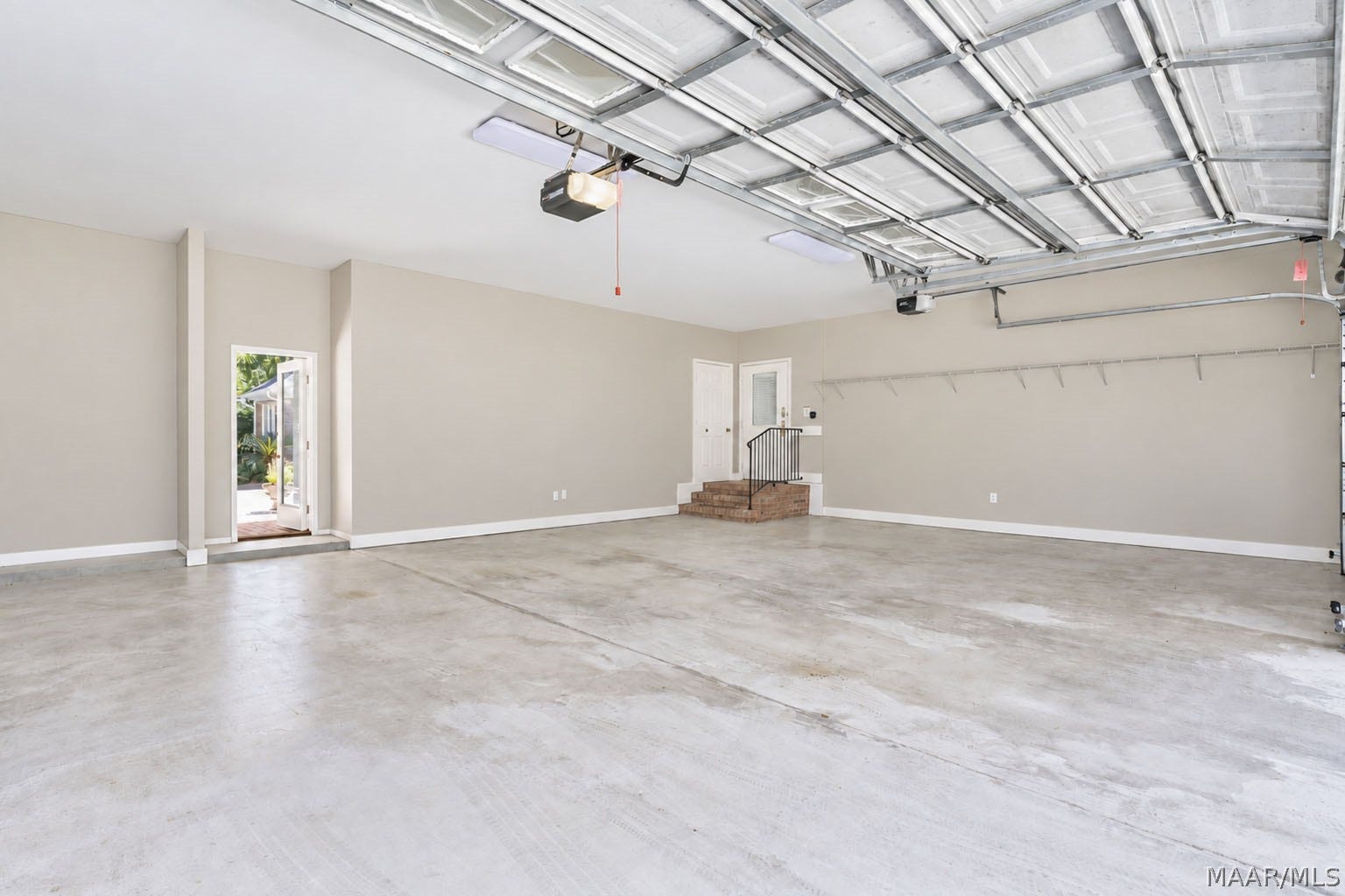 5660 Woodside Circle, Montgomery, AL 36117 LARGE 3 CAR GARAGE
