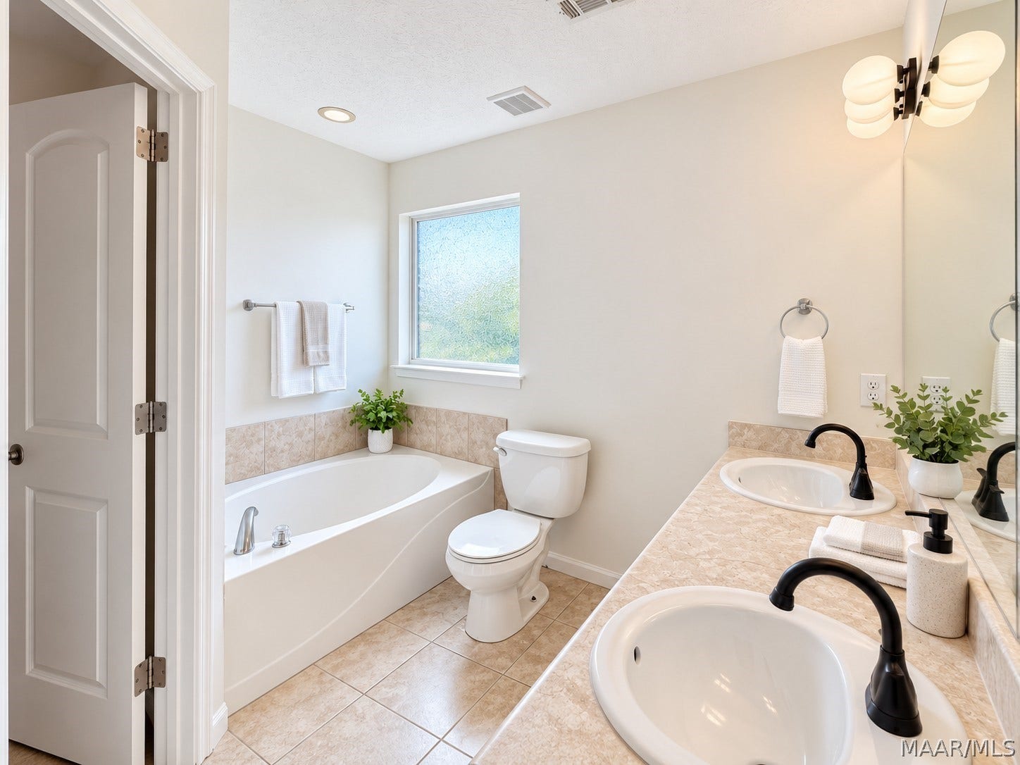 5868 HAMMERMILL Loop, Montgomery, AL 36116 Master Bathroom