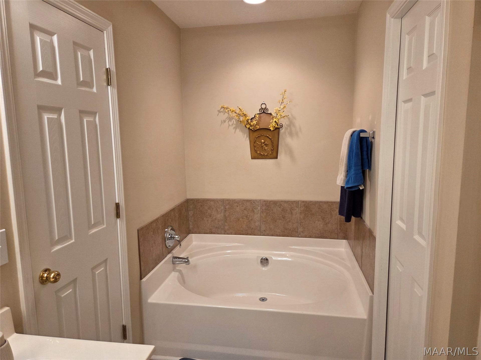 8309 Dison Drive, Montgomery, AL 36117 8309 Dison Drive, Montgomery, AL 36117