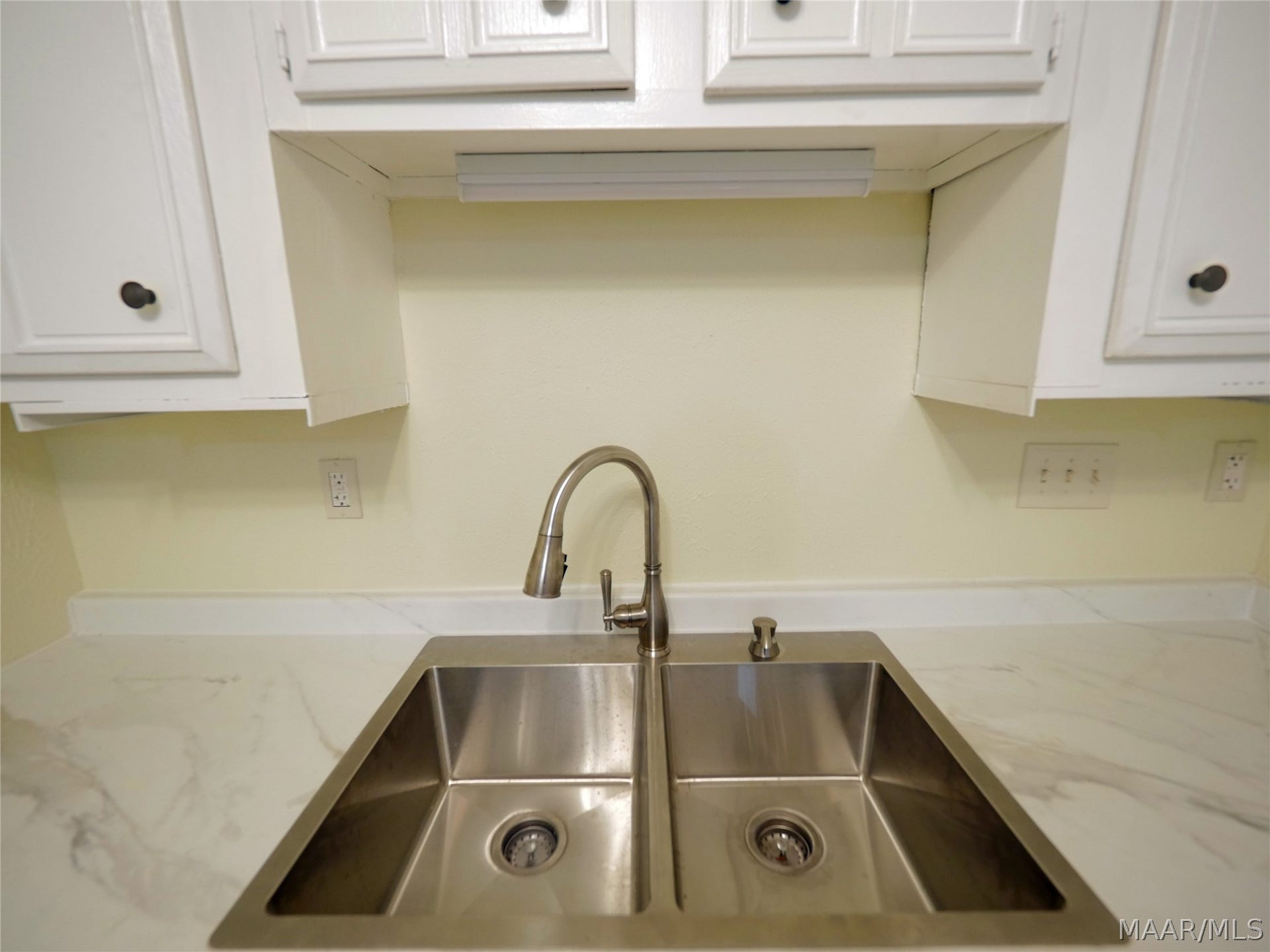 504 FERNDALE Court, Montgomery, AL 36110