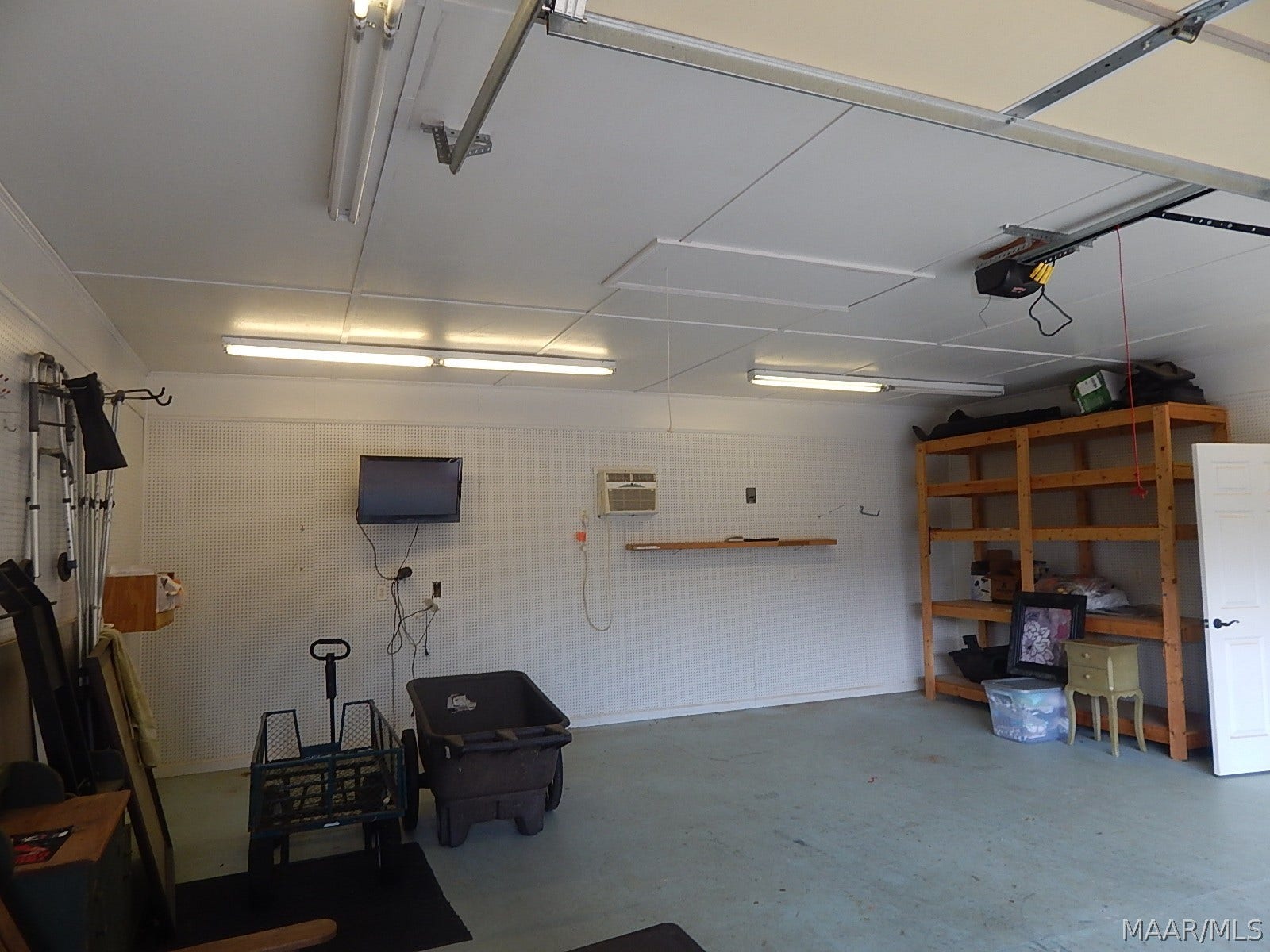 MANCAVE/REC RM HAS WINDOW UNITS PLUS CENTRAL HVAC NOT HOOKED UP