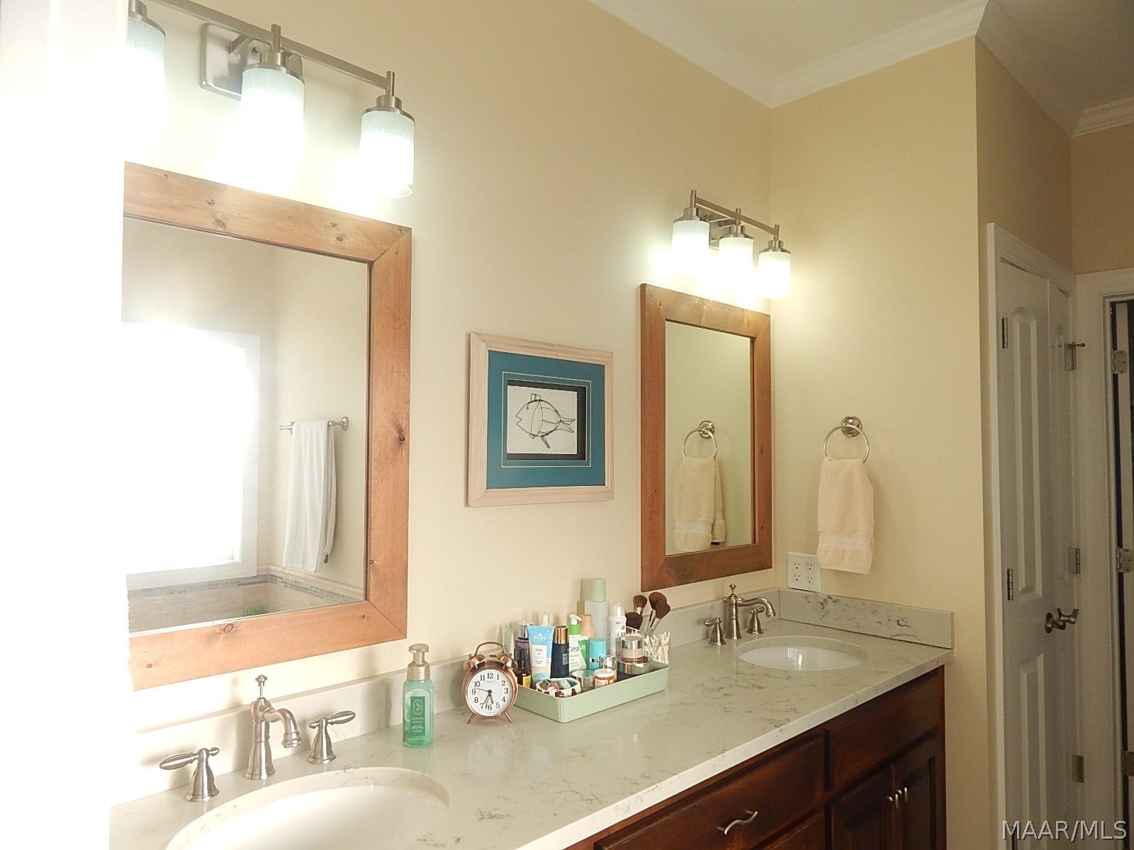 GORGEOUS QUARTZ DBL VANITY