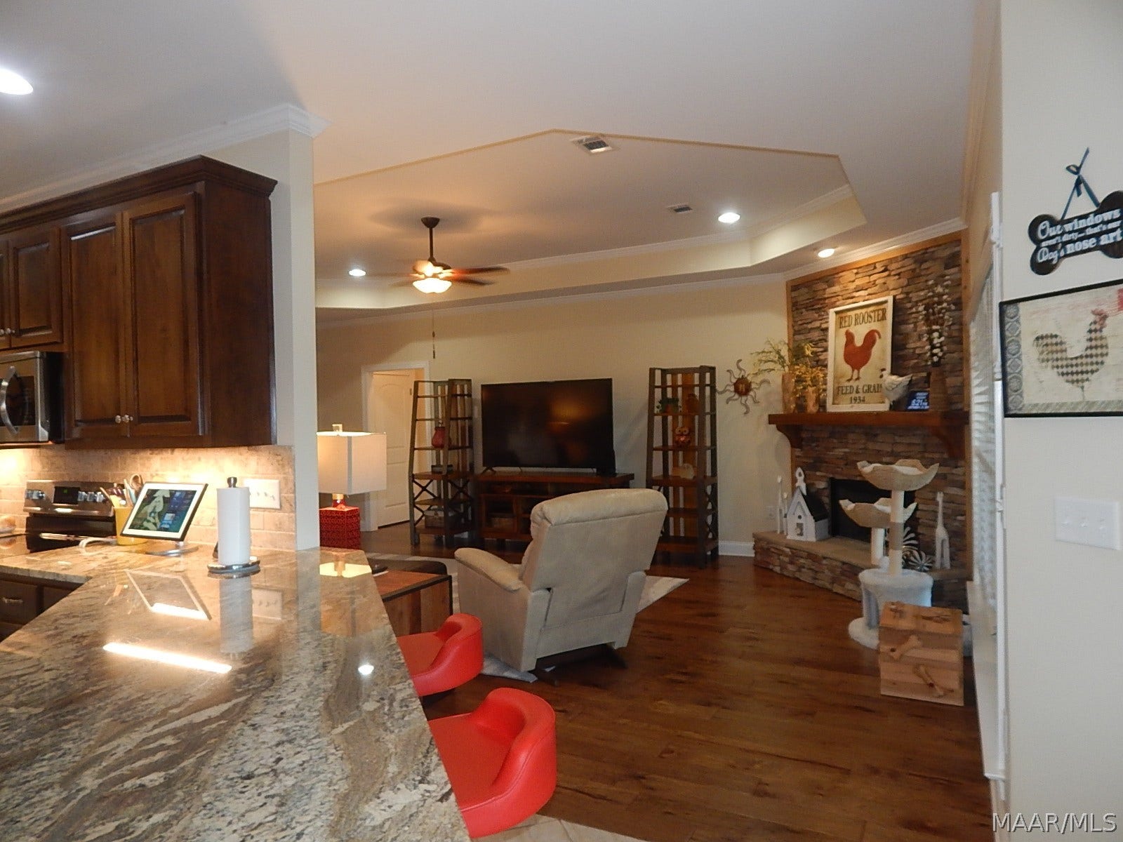EAT ON BREAKFAST BAR IS OPEN TO FAMILY RM