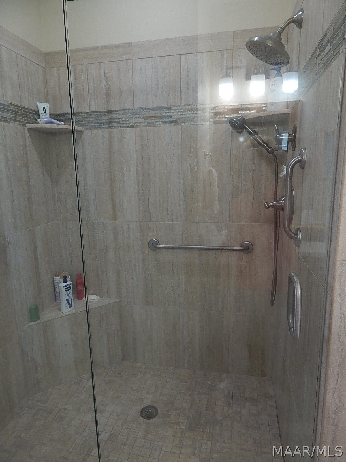 LARGE WALKIN IN SPA LIKE SHOWER