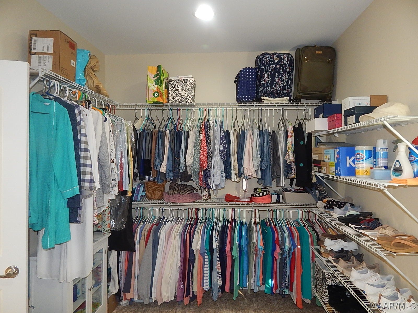 LARGE WALKIN CLOSET