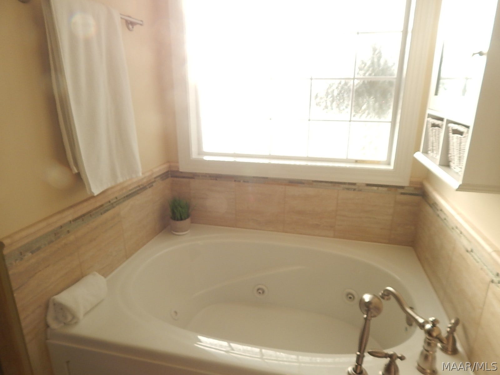 SPA LIKE JETTED TUB