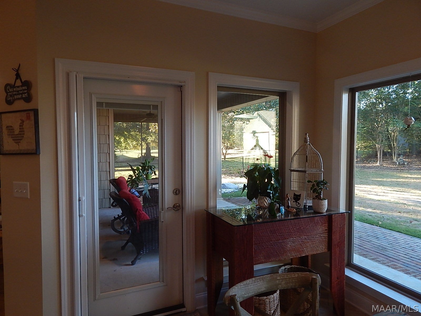 WONDERFUL COVERED PORCH OUT BREAKFAST RM