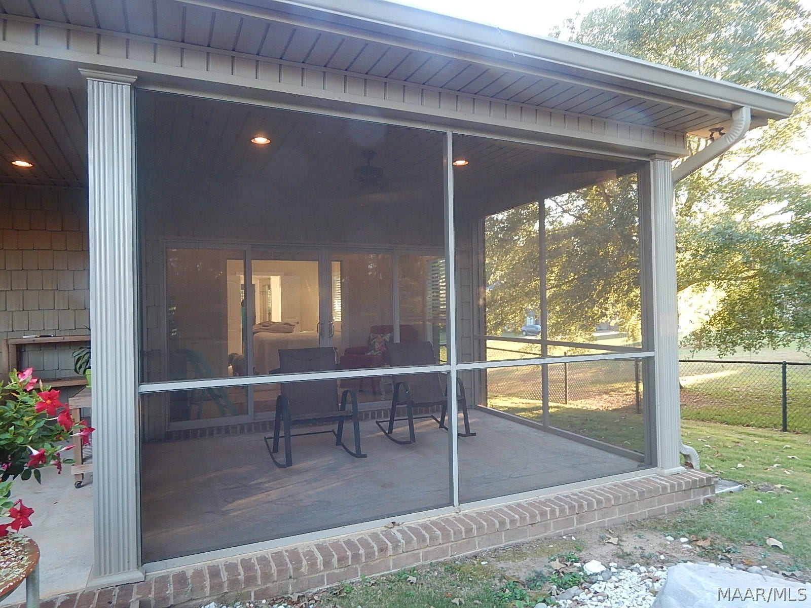 WONDERFUL SCREENED PORCH OFF MASTER