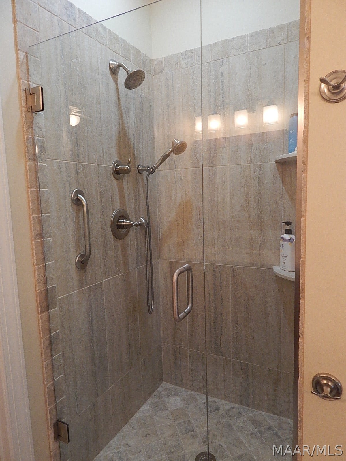 BEAUTIFUL LARGE WALKIN SHOWER IN BATH 2