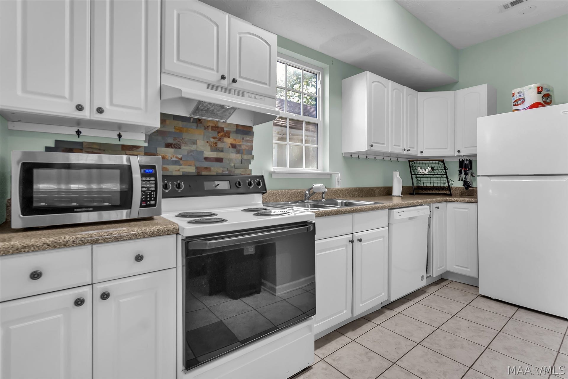 5480 Willow Tree Drive, Millbrook, AL 36054 5480 Willow Tree Drive, Millbrook, AL 36054