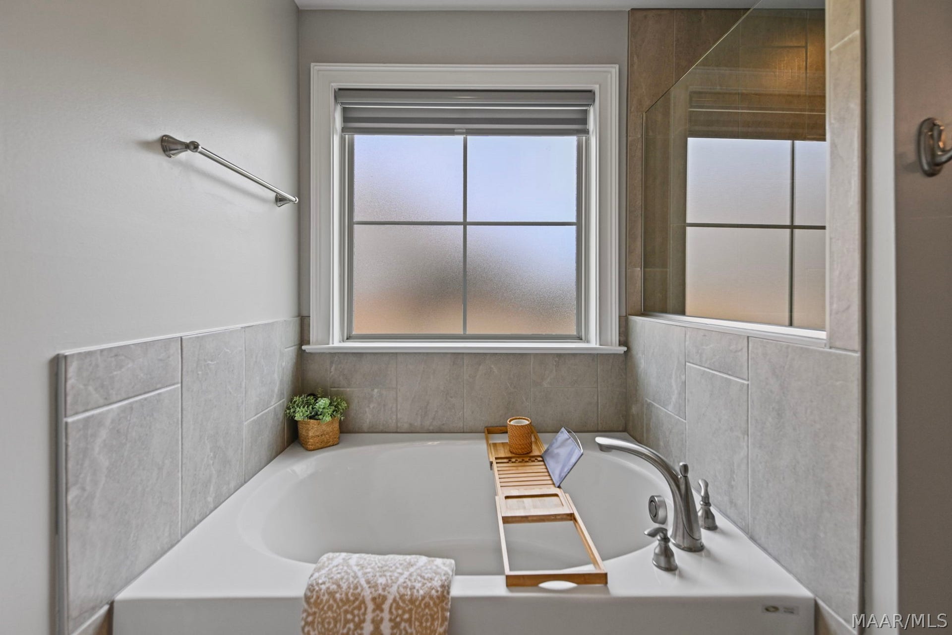 Garden tub