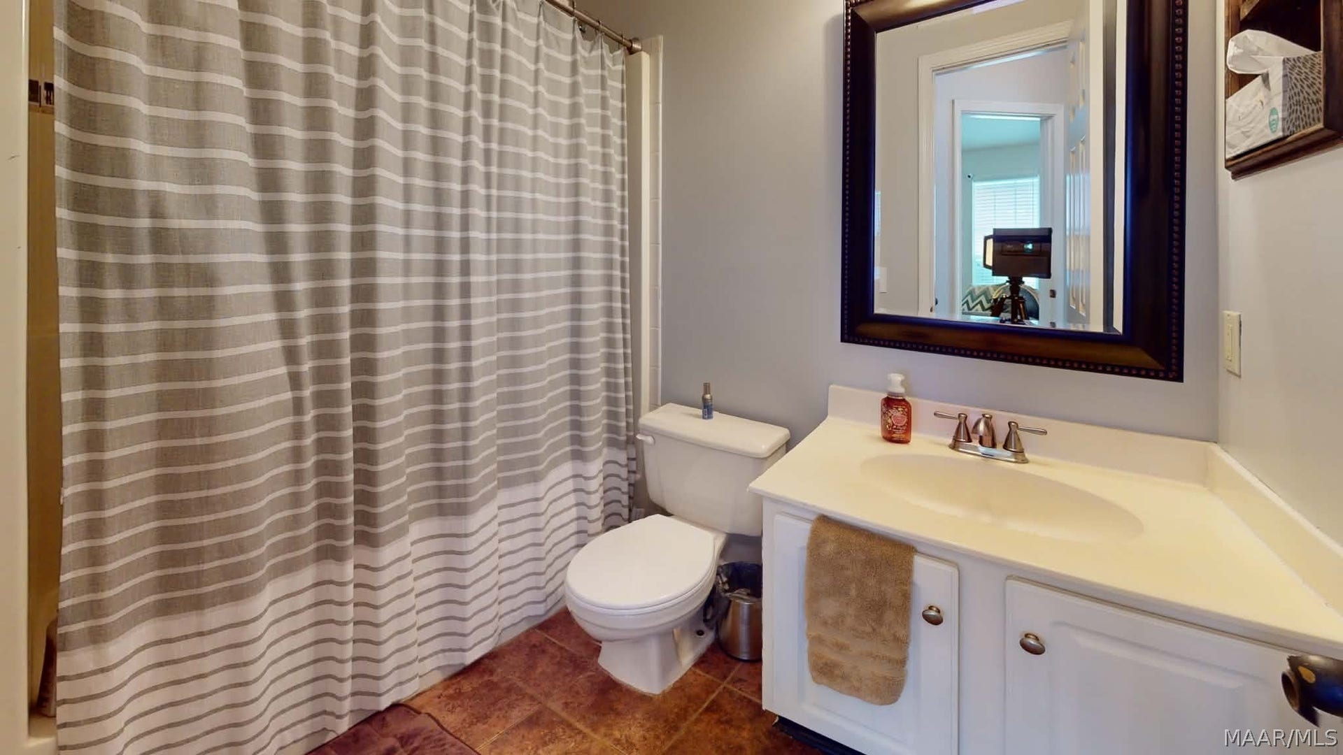 250 Mill Ridge Drive, Millbrook, AL 36054 Hall bath