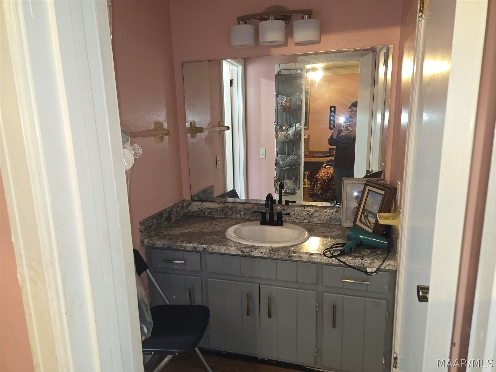 Primary ensuite vanity area