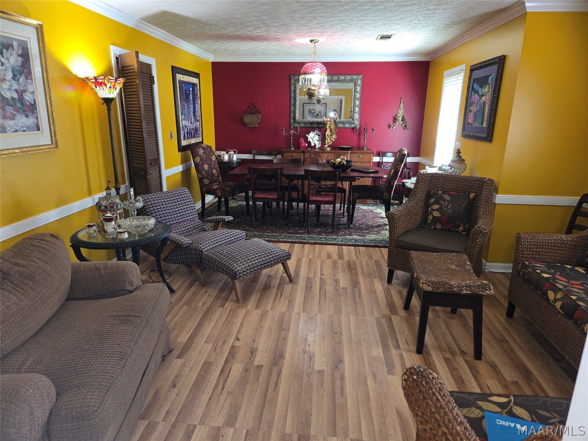 Living room/dining room--lots of room to entertain
