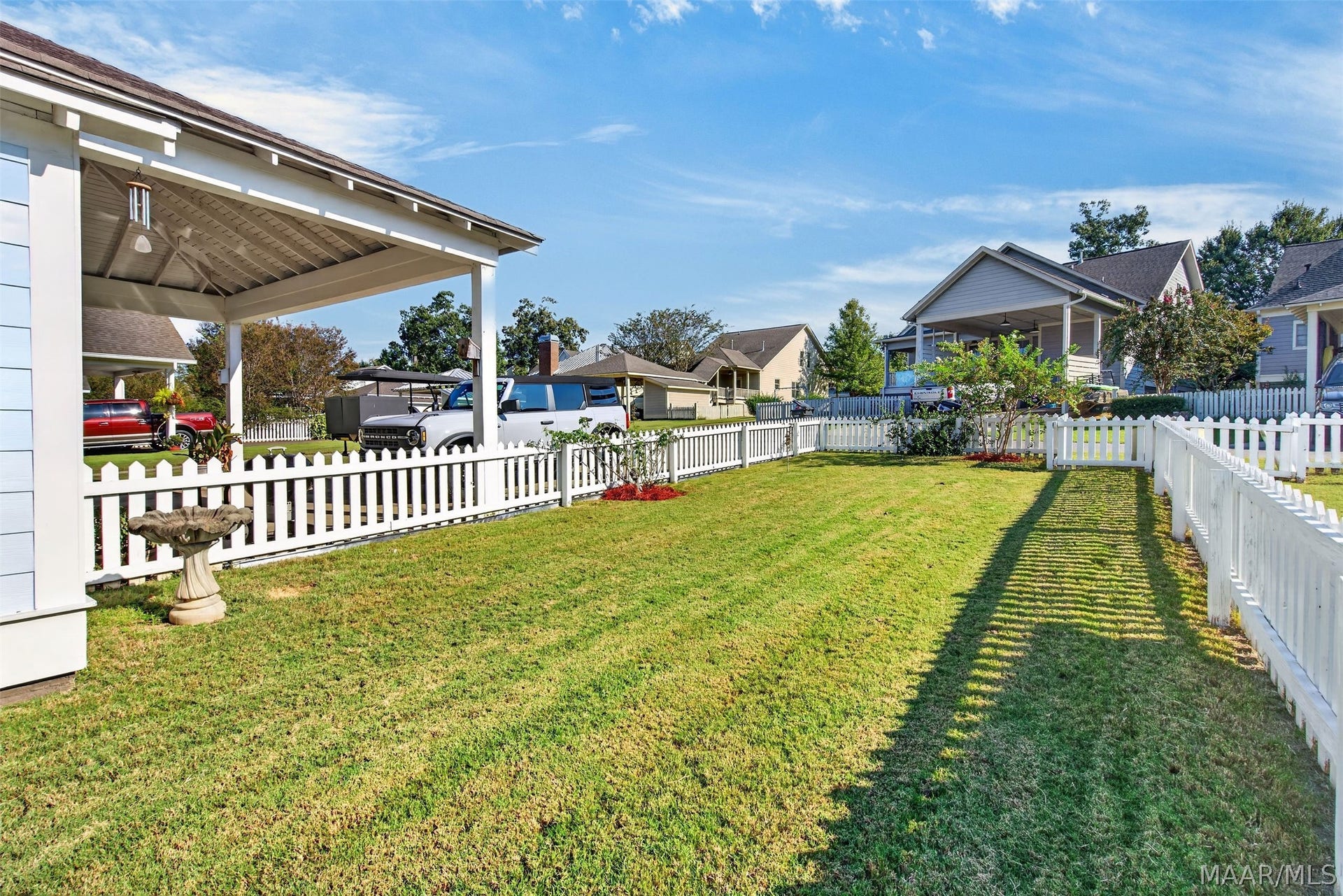 Spacious fenced yard