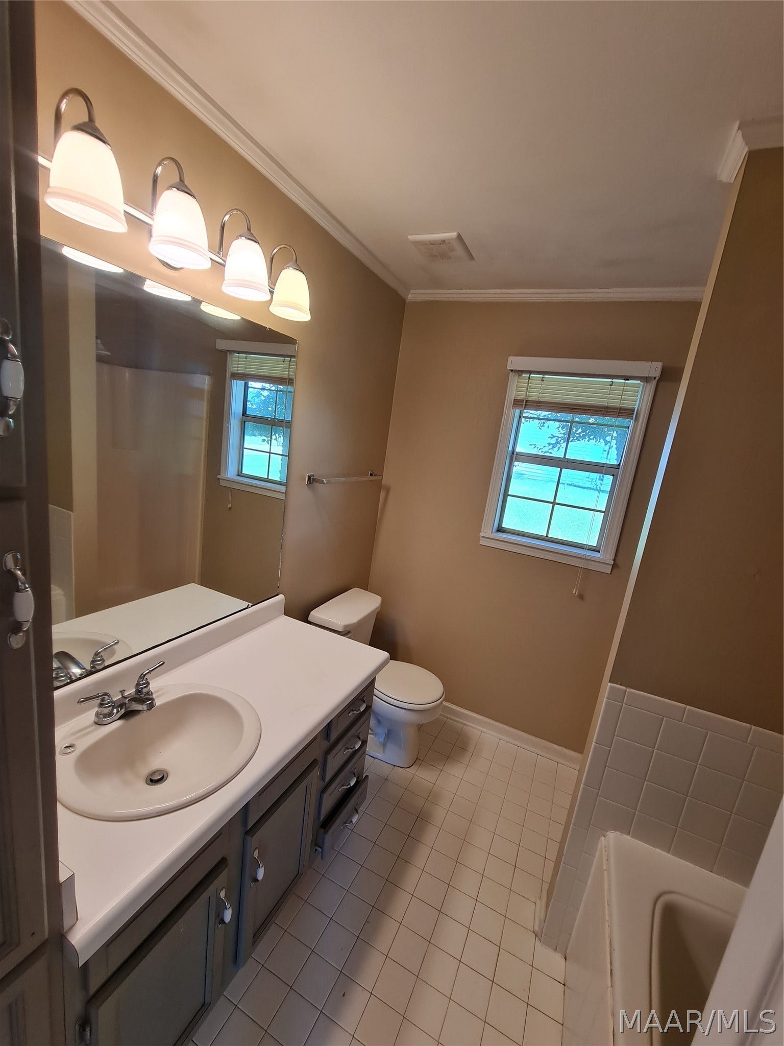 61 OLD ORCHARD Road, Deatsville, AL 36022