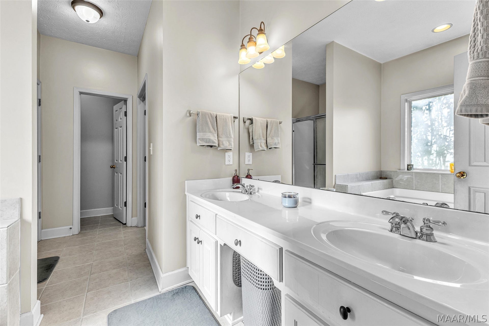 586 INGLESIDE Way, Pike Road, AL 36064 Maser bathroom - double vanity