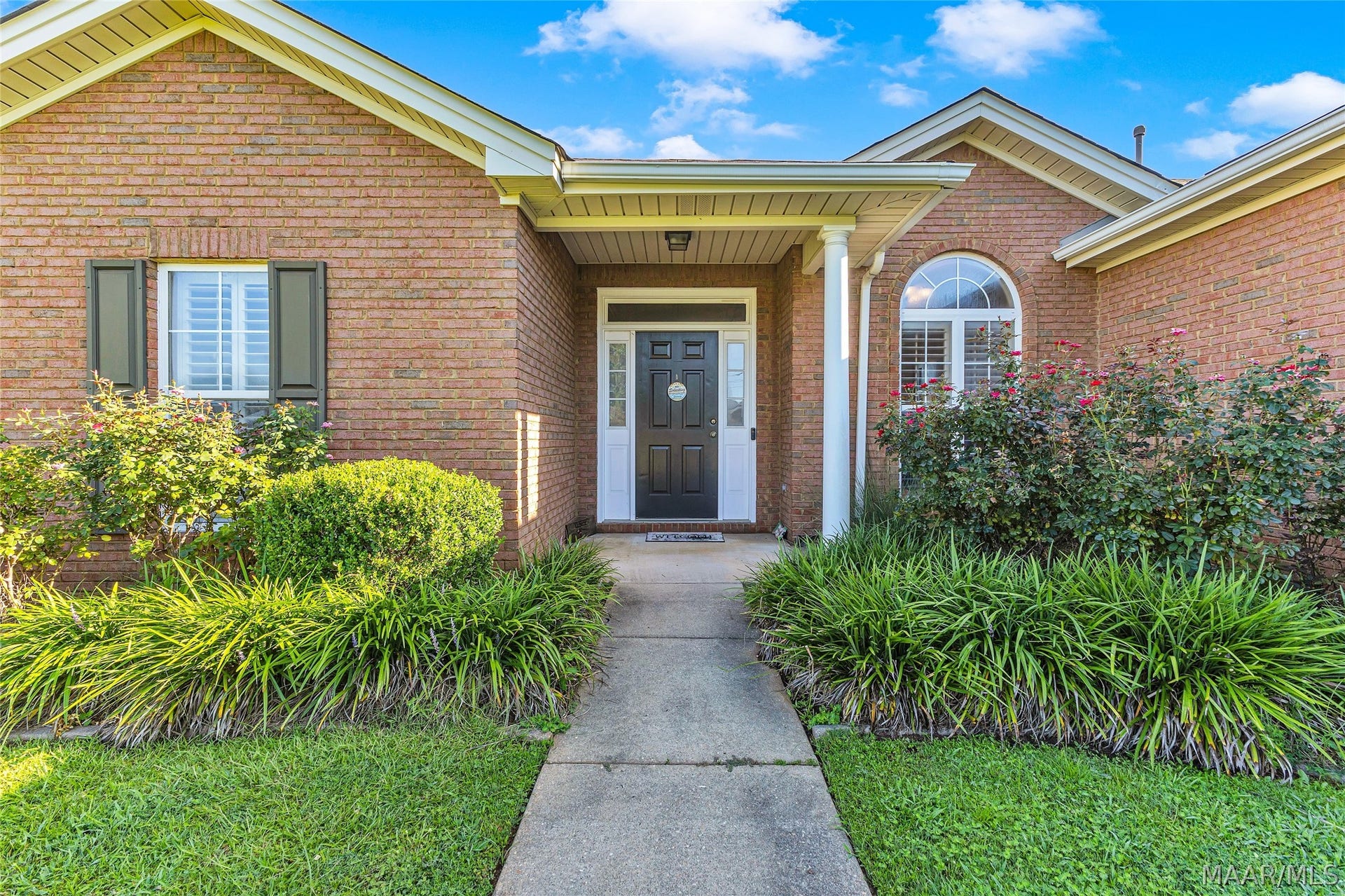 586 INGLESIDE Way, Pike Road, AL 36064 Welcome to 586 Ingleside Way. YOur new home.