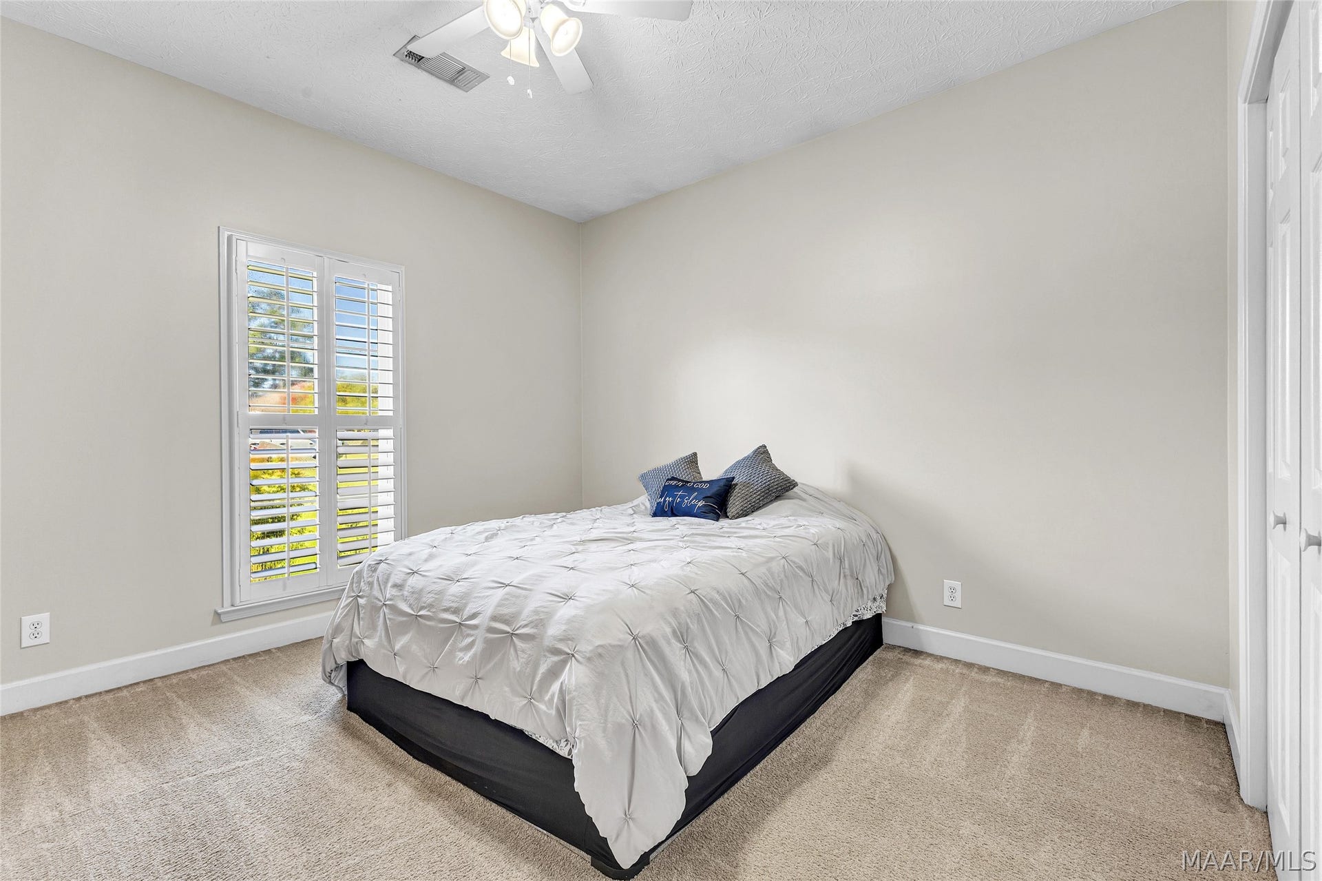 586 INGLESIDE Way, Pike Road, AL 36064 Guest bedroom