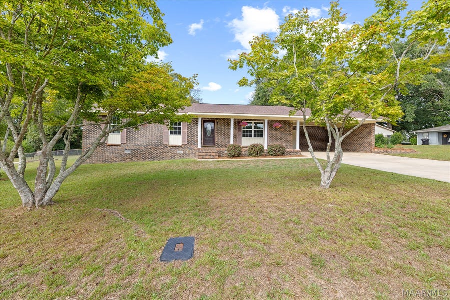 Property photo for 104 Crestview Drive, Clanton, AL
