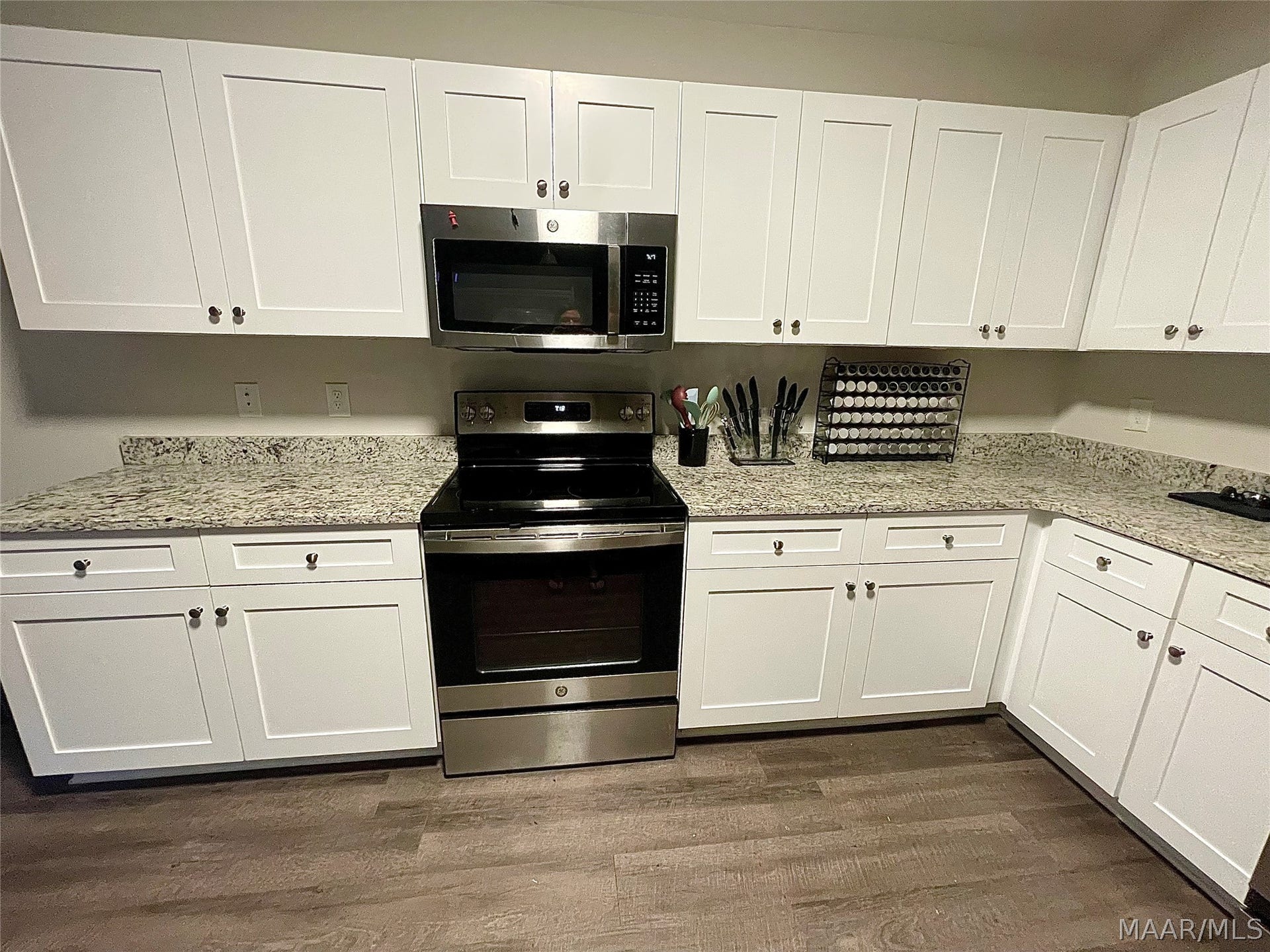 1848 Landing Place, Deatsville, AL 36022
