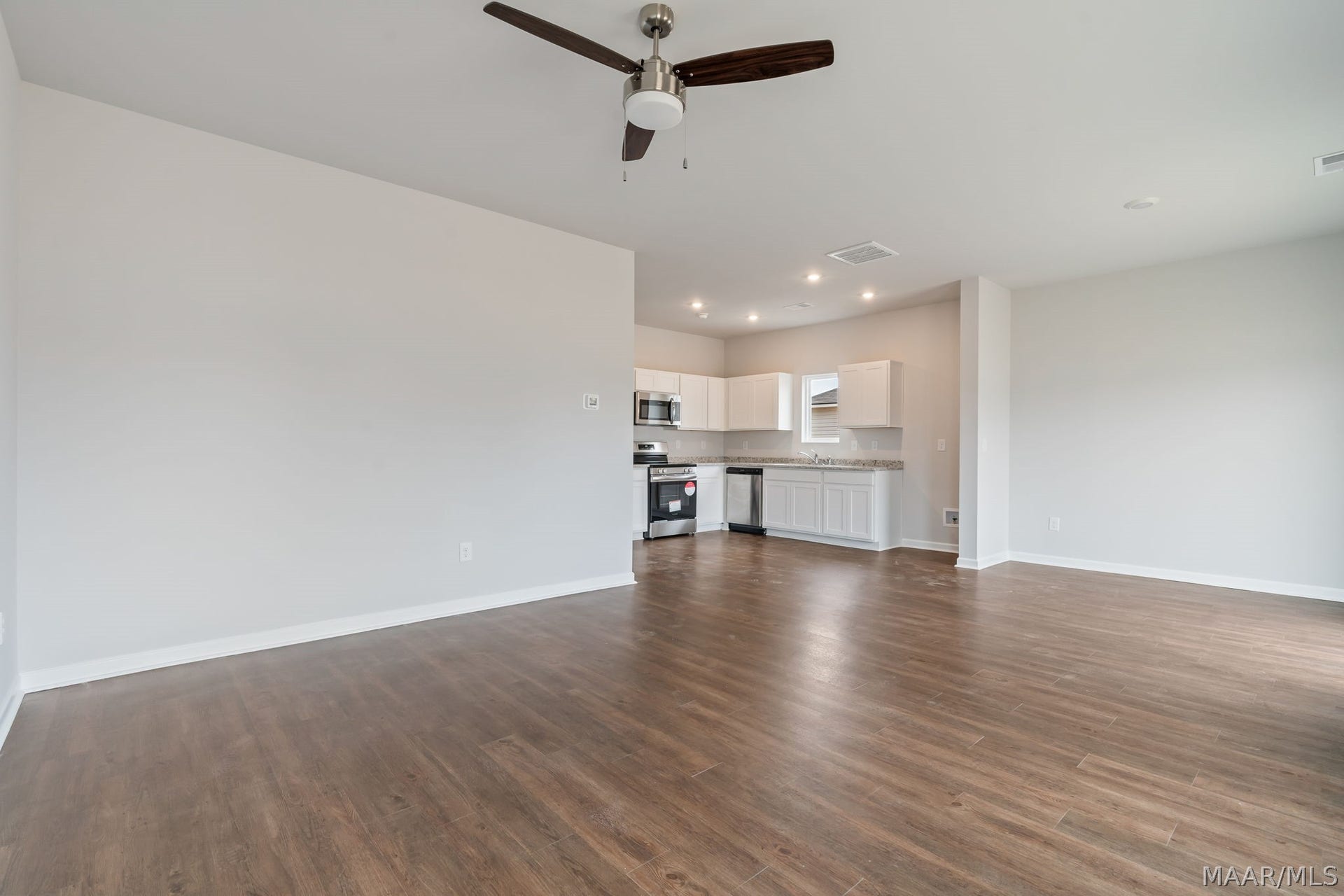 295 Jemison Trails Drive, Jemison, AL 35085 295 Jemison Trails Drive, Jemison, AL 35085