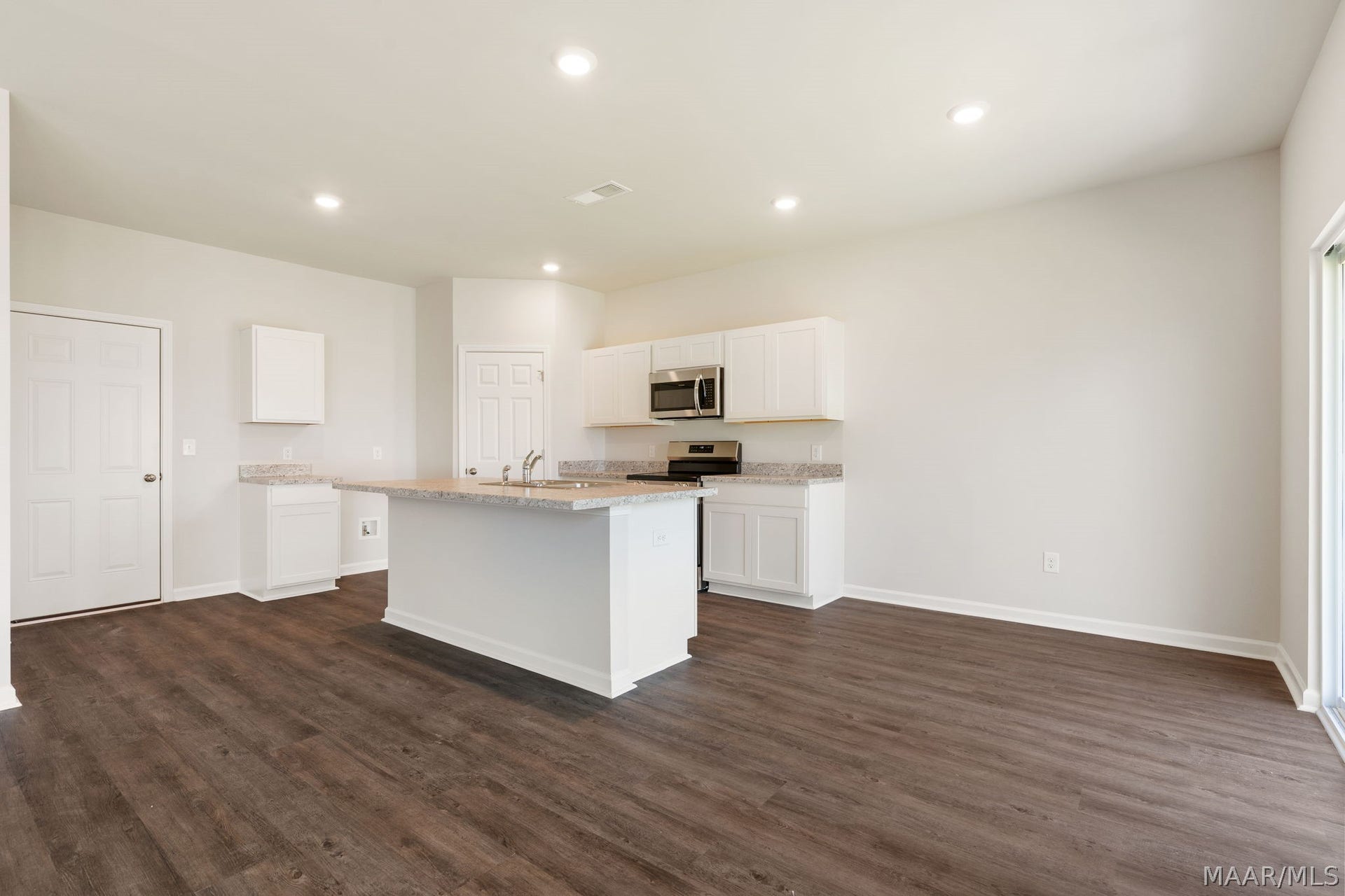 255 Jemison Trails Drive, Jemison, AL 35085 255 Jemison Trails Drive, Jemison, AL 35085