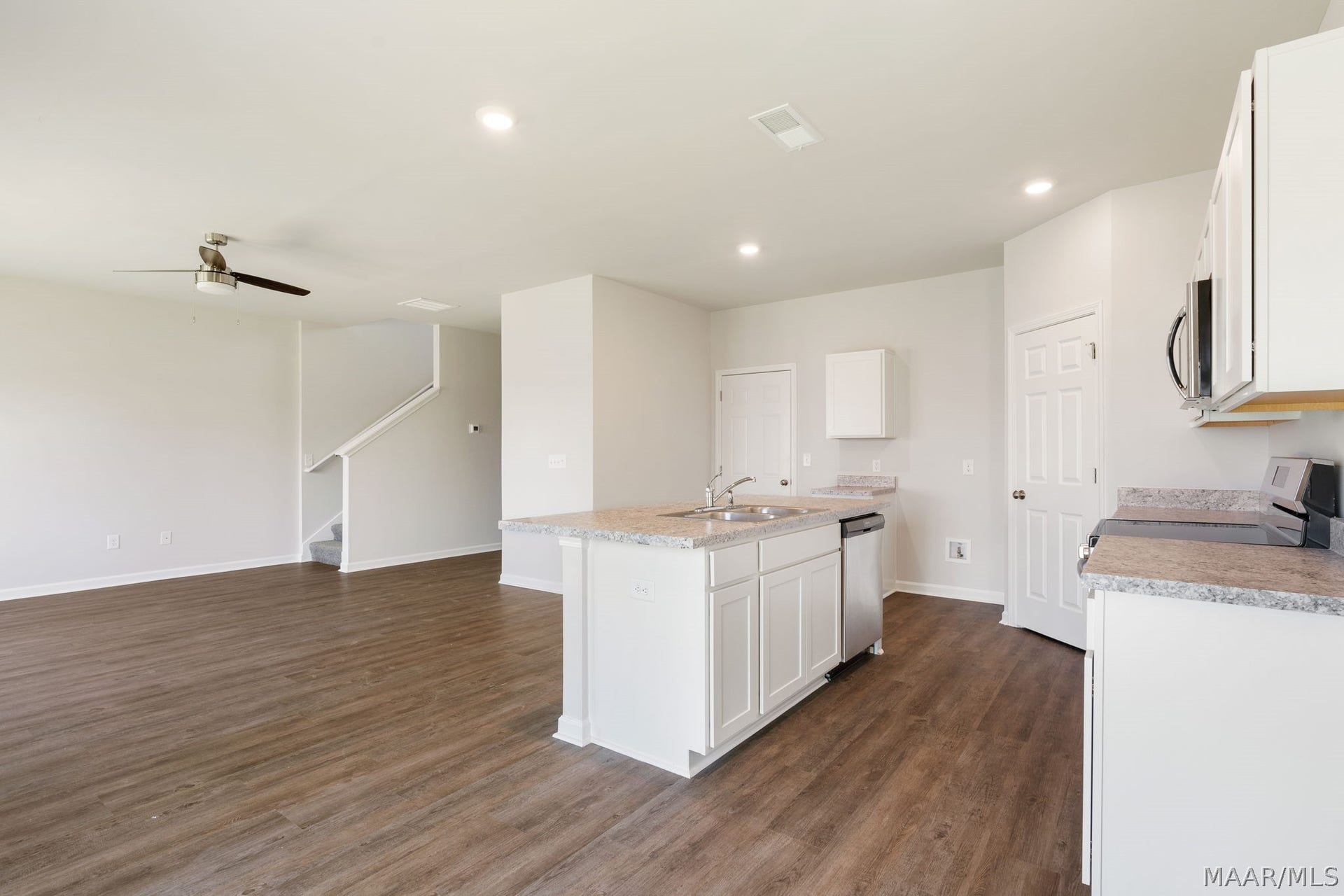 255 Jemison Trails Drive, Jemison, AL 35085 255 Jemison Trails Drive, Jemison, AL 35085