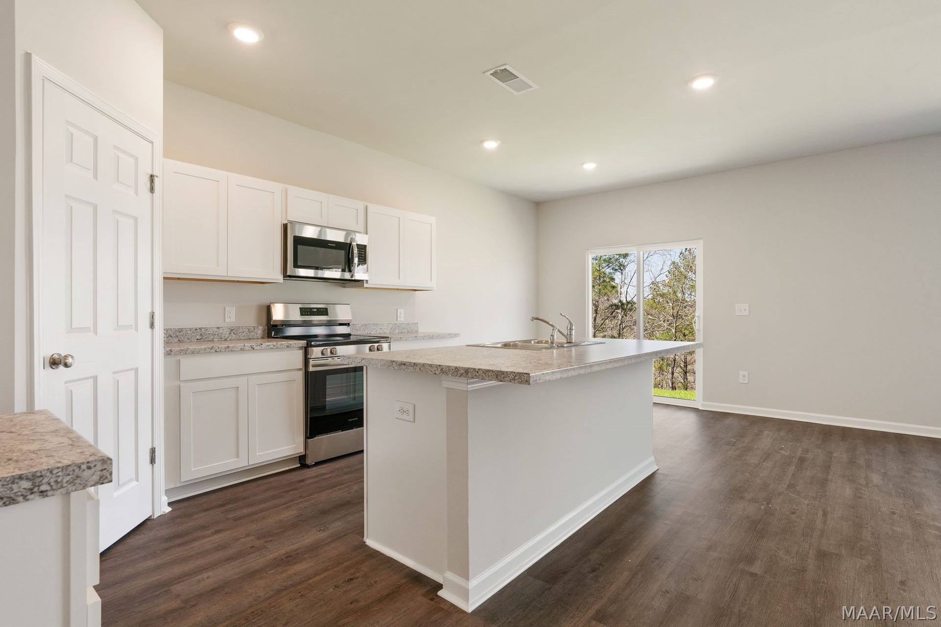 255 Jemison Trails Drive, Jemison, AL 35085 255 Jemison Trails Drive, Jemison, AL 35085