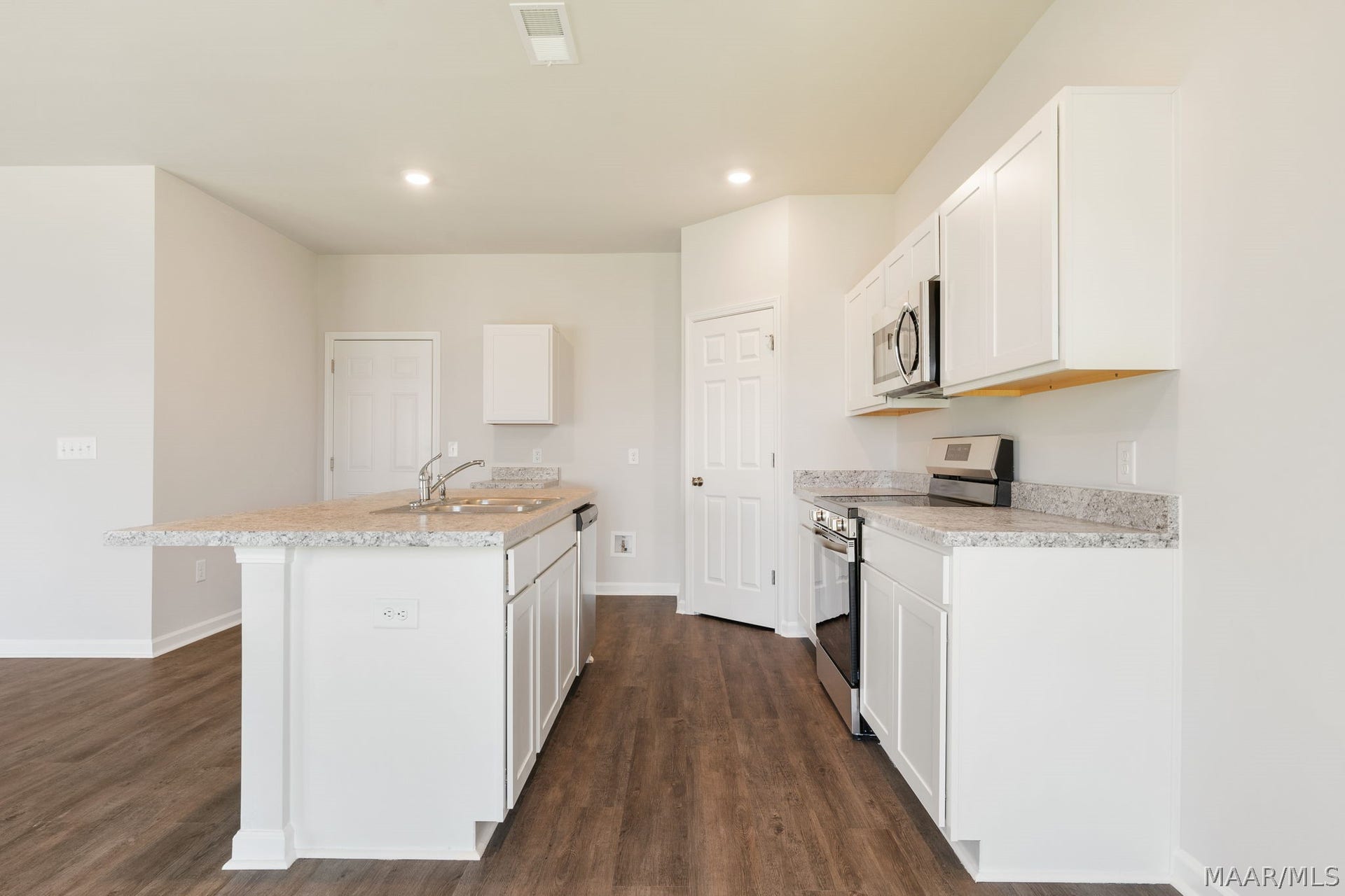 255 Jemison Trails Drive, Jemison, AL 35085 255 Jemison Trails Drive, Jemison, AL 35085