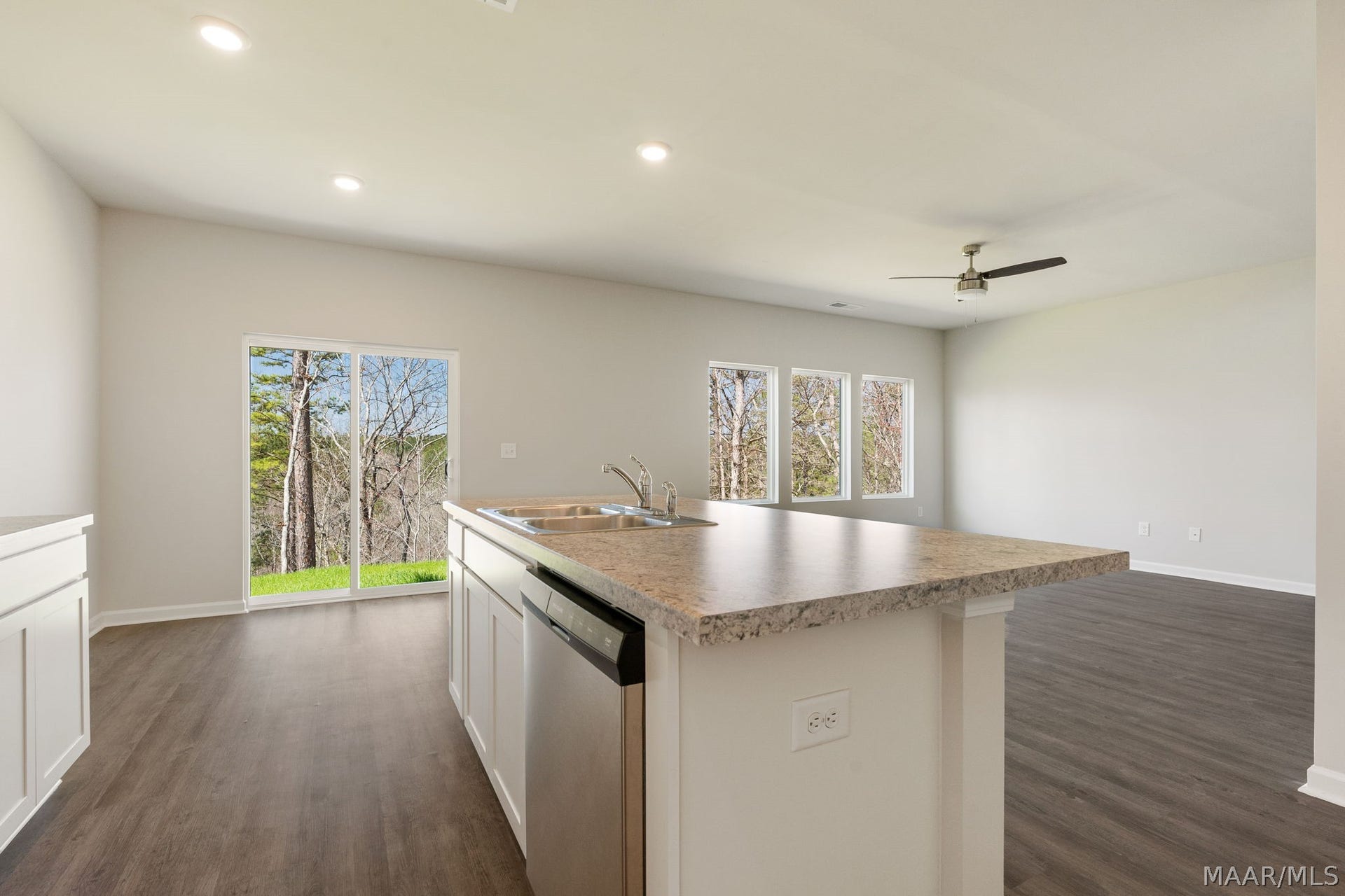 255 Jemison Trails Drive, Jemison, AL 35085 255 Jemison Trails Drive, Jemison, AL 35085