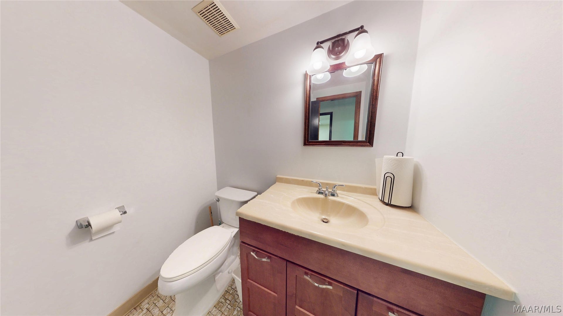 Suite B - Bathroom 2