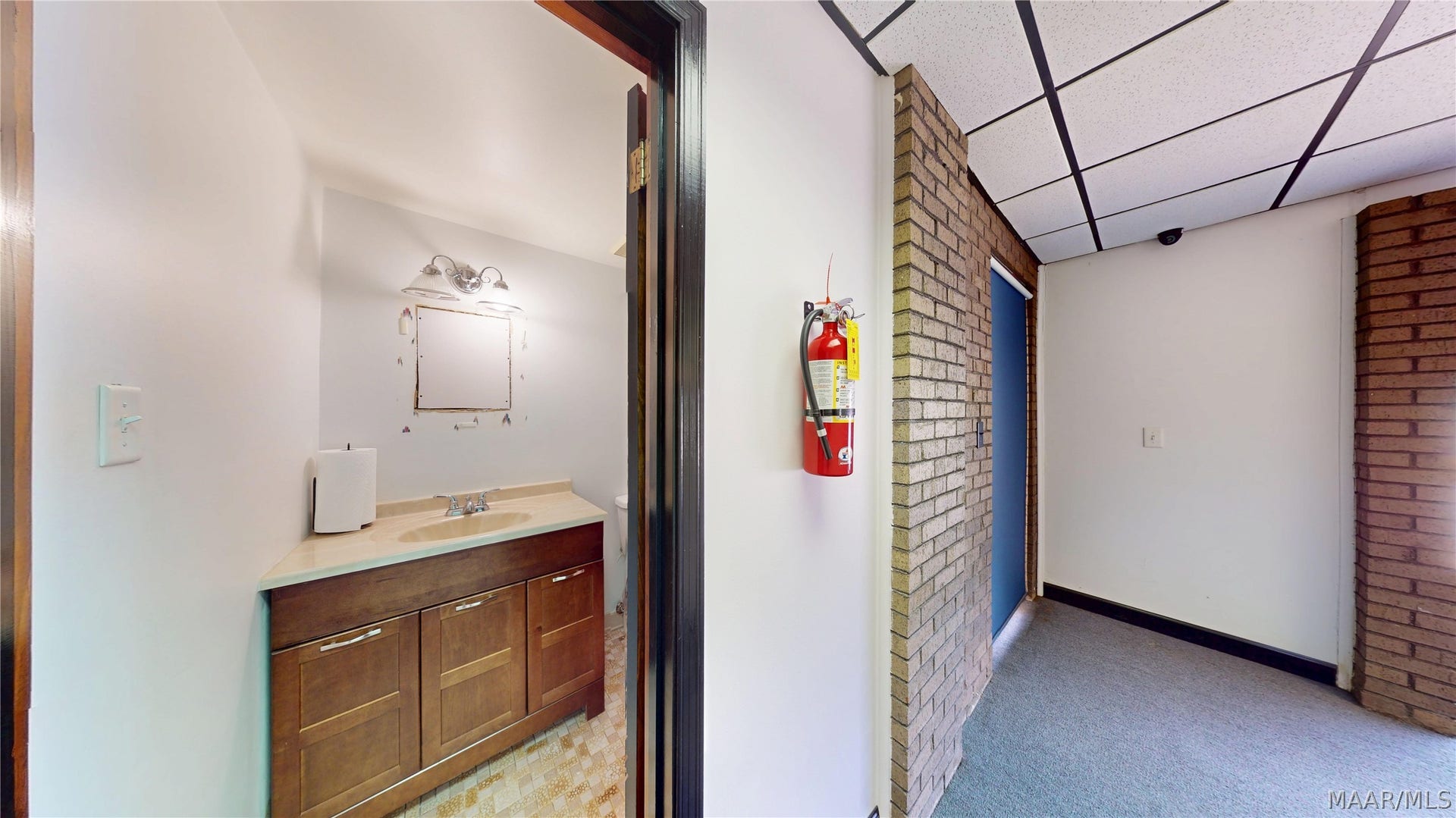 Suite A bathroom 2