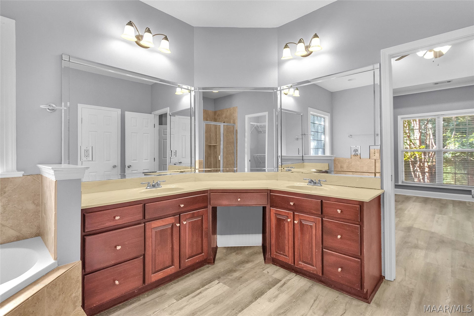 137 HICKORY Lane, Wetumpka, AL 36093