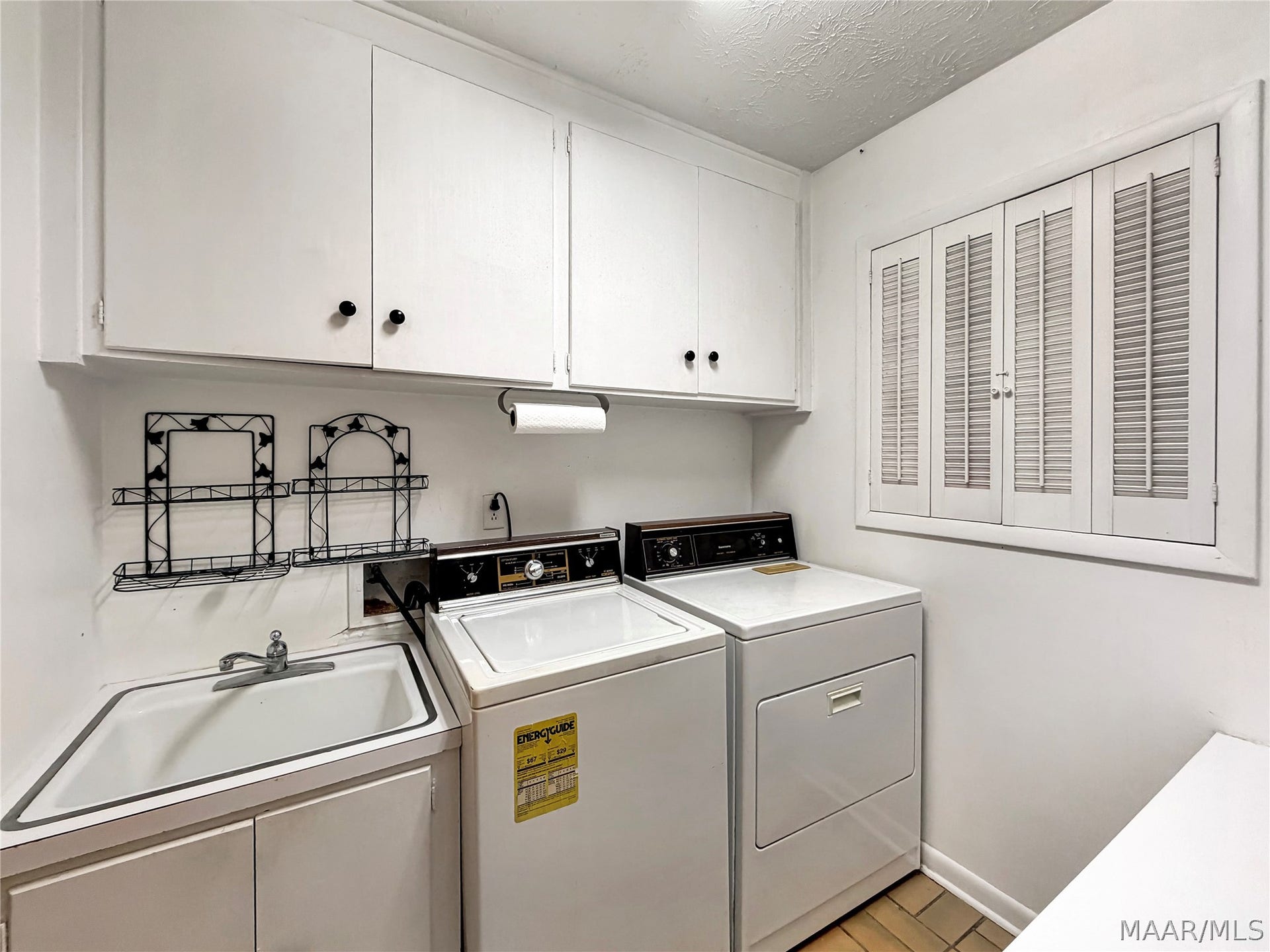 601 Camellia Drive, Tallassee, AL 36078 Laundry room off of the kitchen