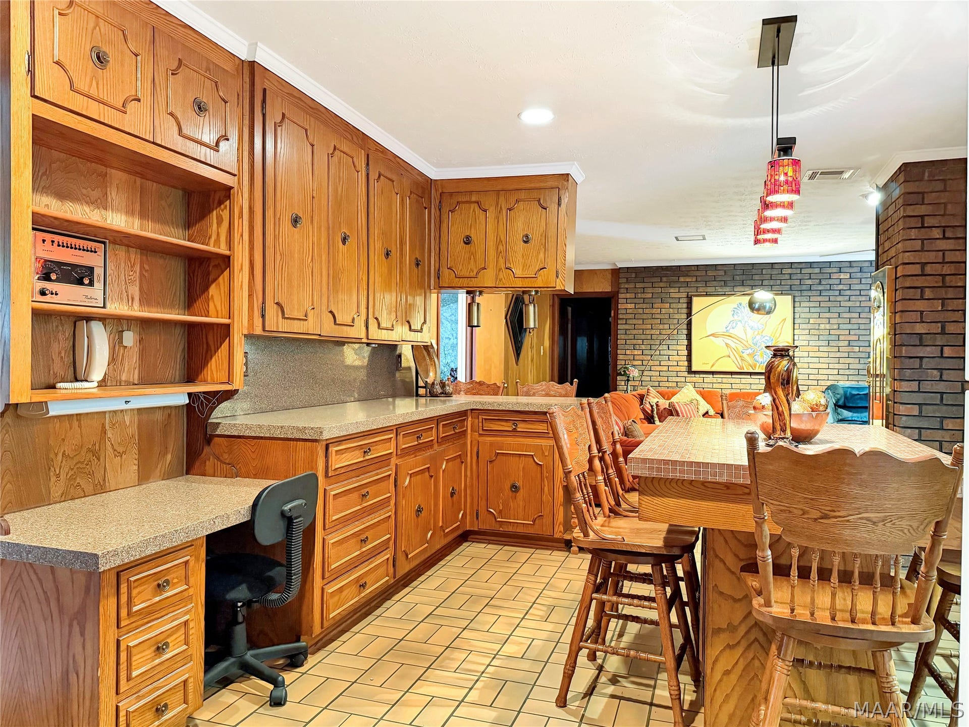 601 Camellia Drive, Tallassee, AL 36078 Large Kitchen. Granite Transformation countertops and backsplash