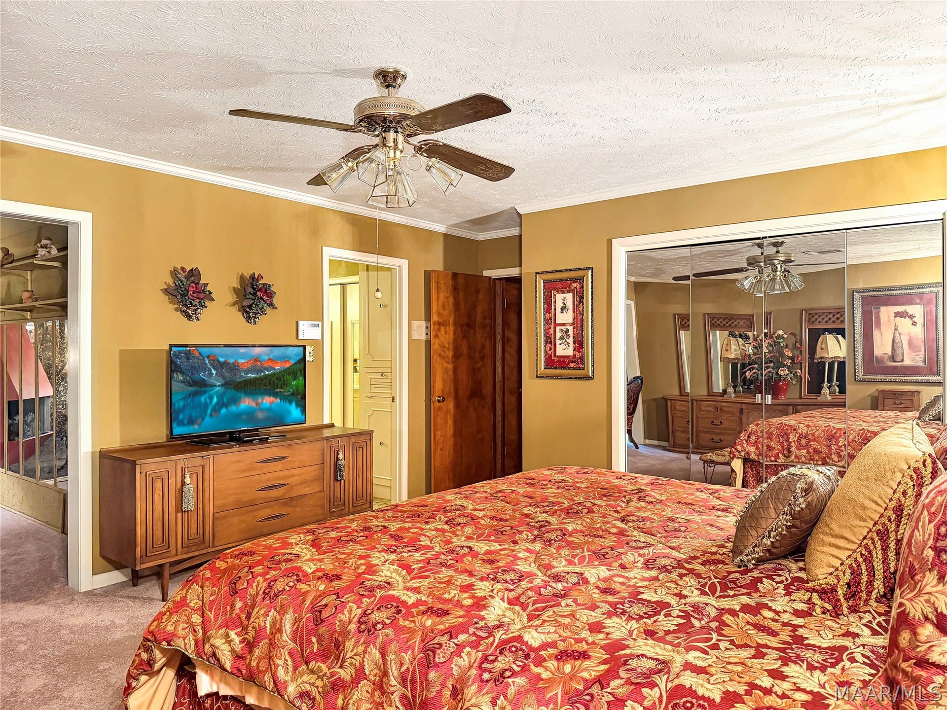 601 Camellia Drive, Tallassee, AL 36078 Main suite